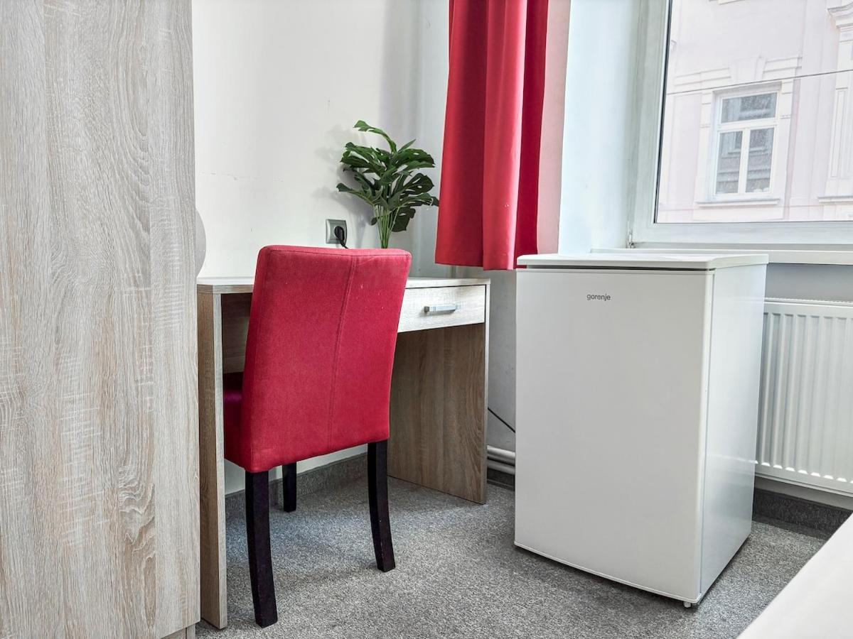 Dependance Rooms I 6 Mins To U6 Alser Strasse I Self Check In Apartment *