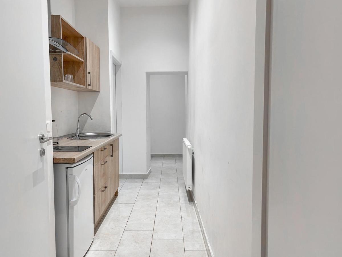 Dependance Rooms I 6 Mins To U6 Alser Strasse I Self Check In Apartment