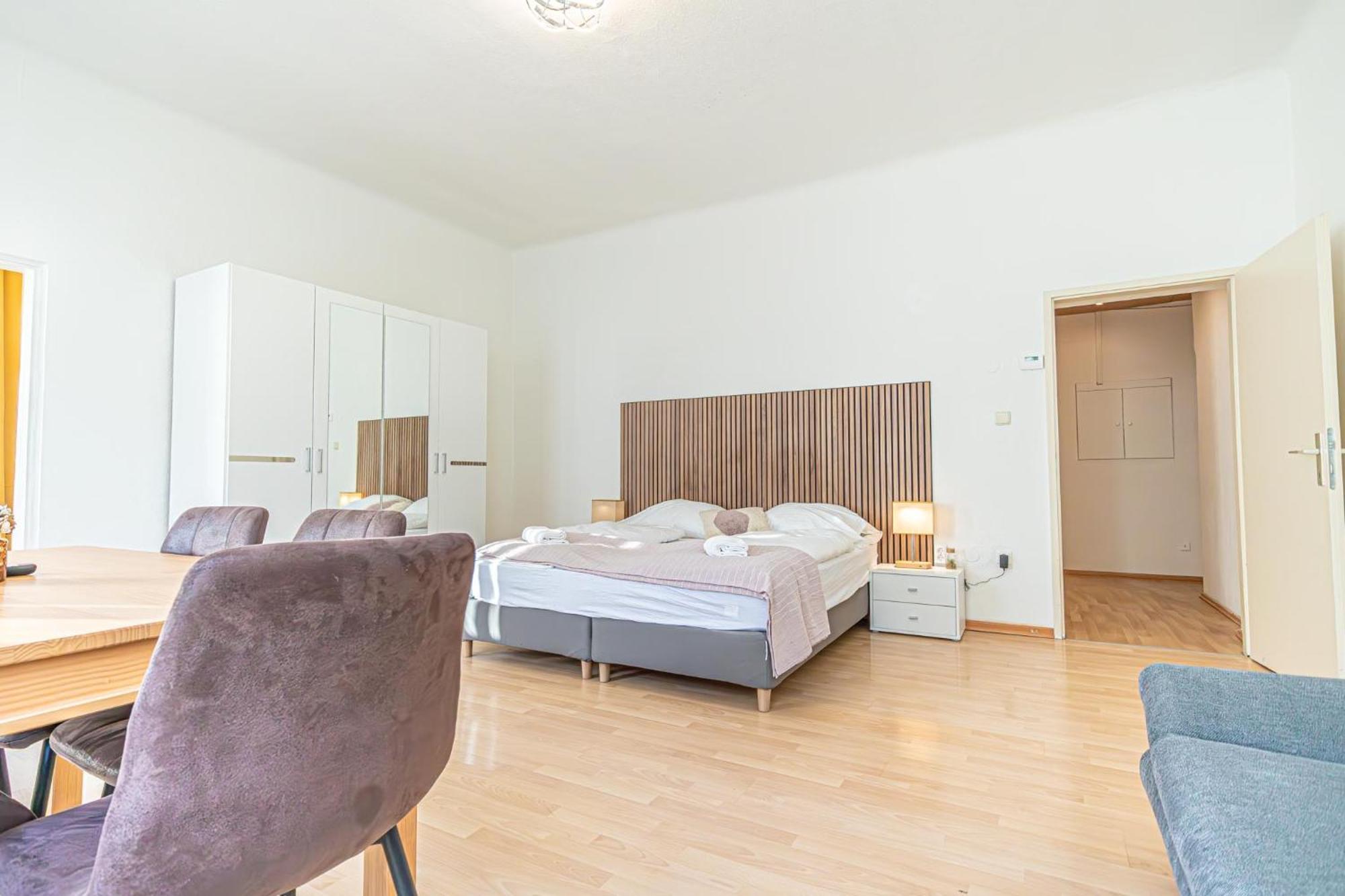Modern 2-bedroom For 5 In Prime Location *