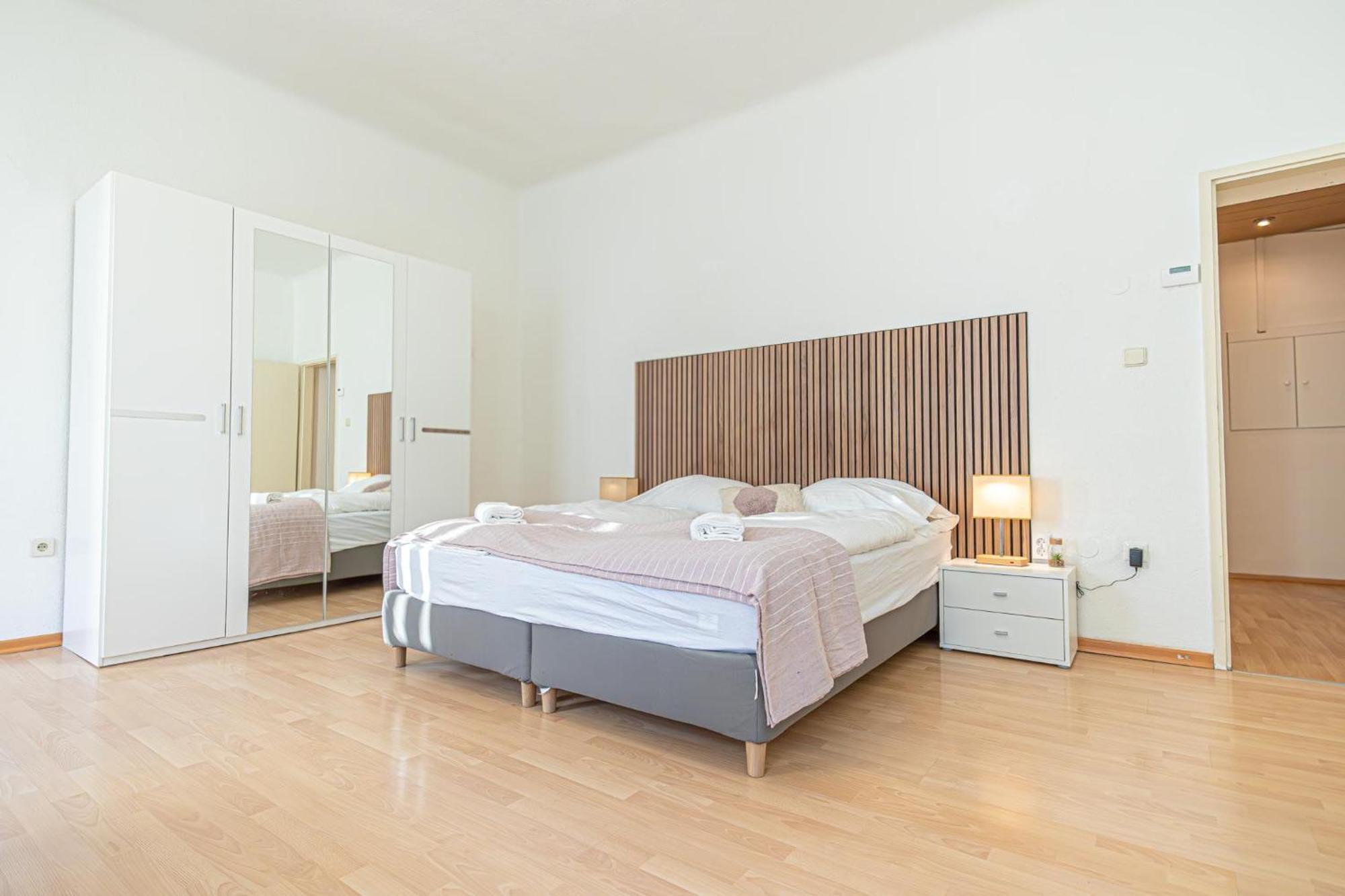 Modern 2-bedroom For 5 In Prime Location *