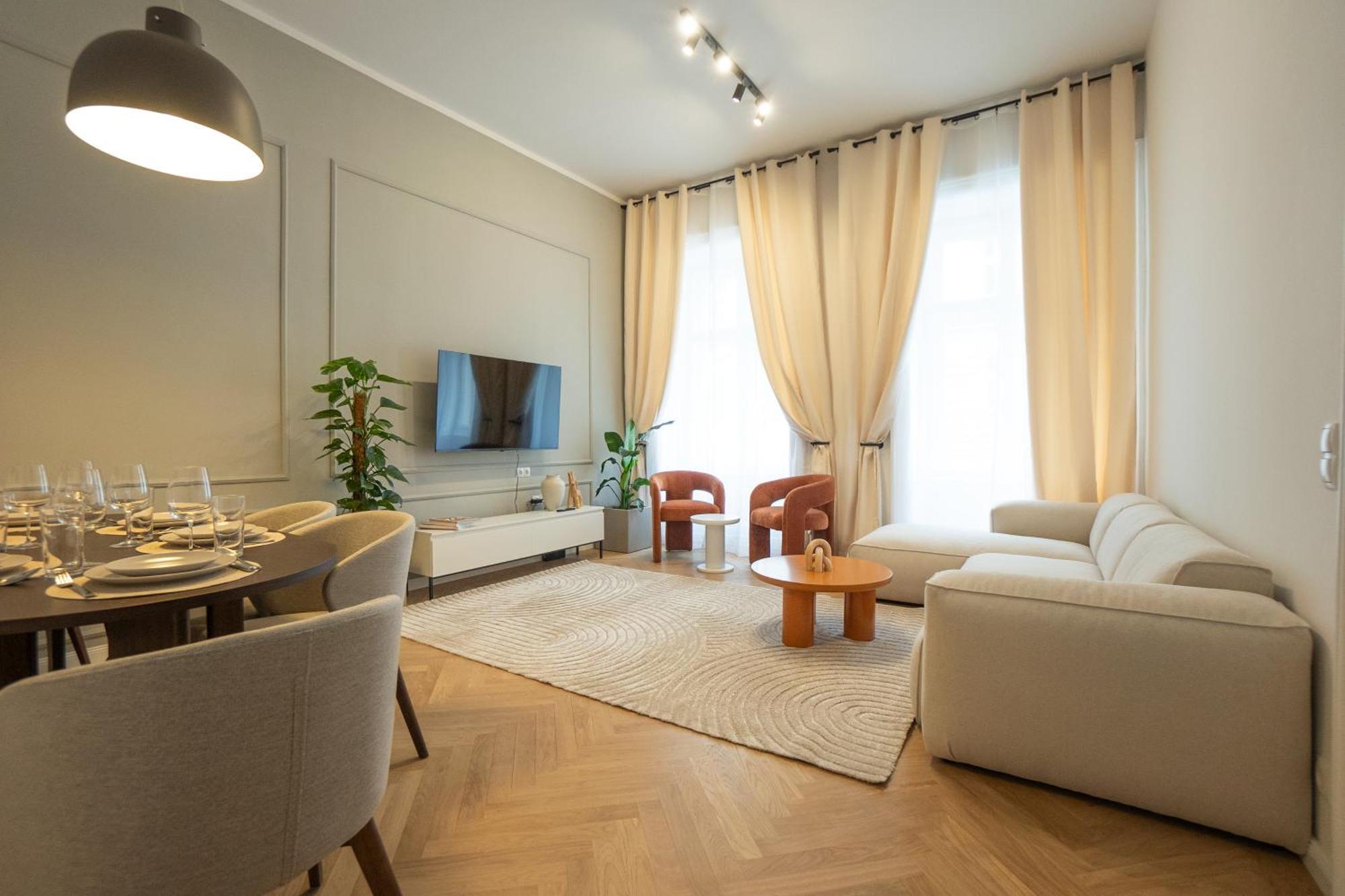 Chic & Cozy 104m2 Flat, Walk To Attractions Apartment *