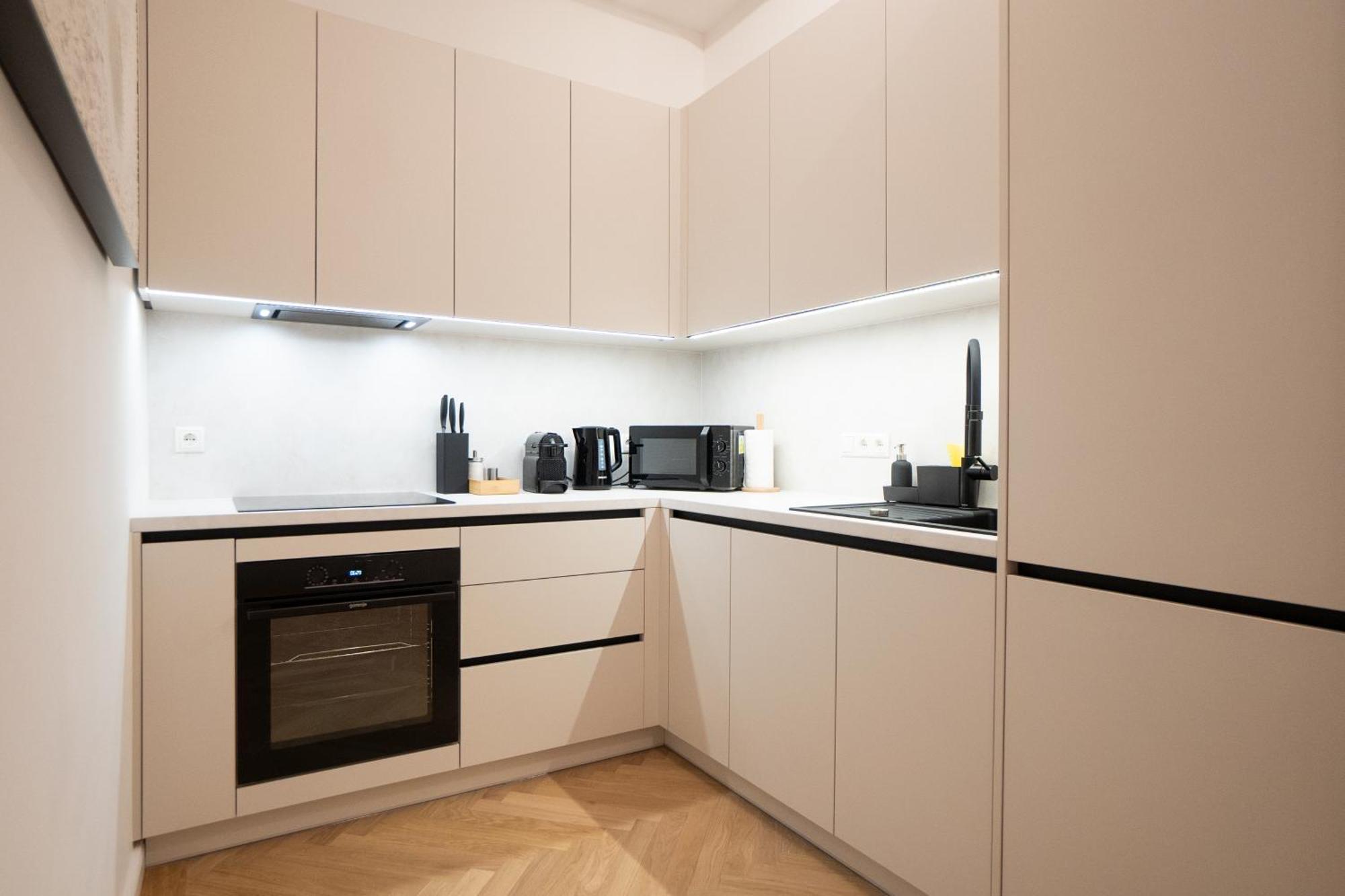 Chic & Cozy 104m2 Flat, Walk To Attractions Apartment *