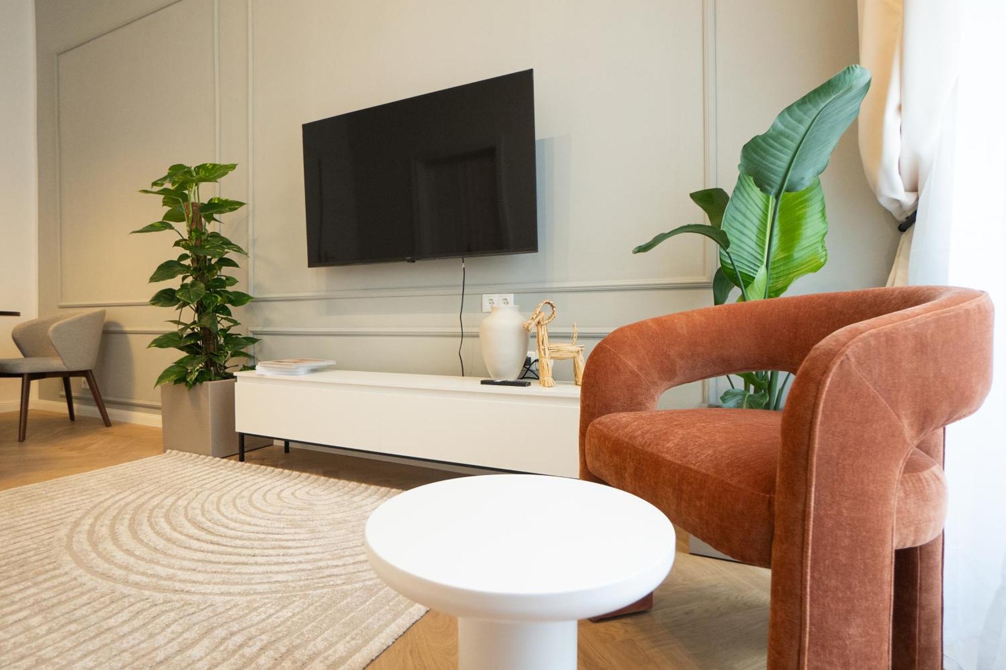 Chic & Cozy 104m2 Flat, Walk To Attractions