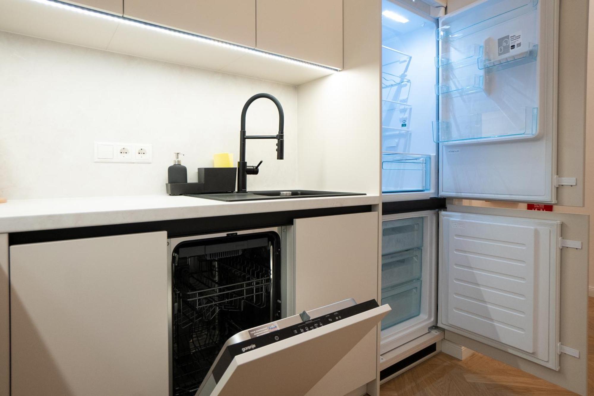 Chic & Cozy 104m2 Flat, Walk To Attractions Apartment *