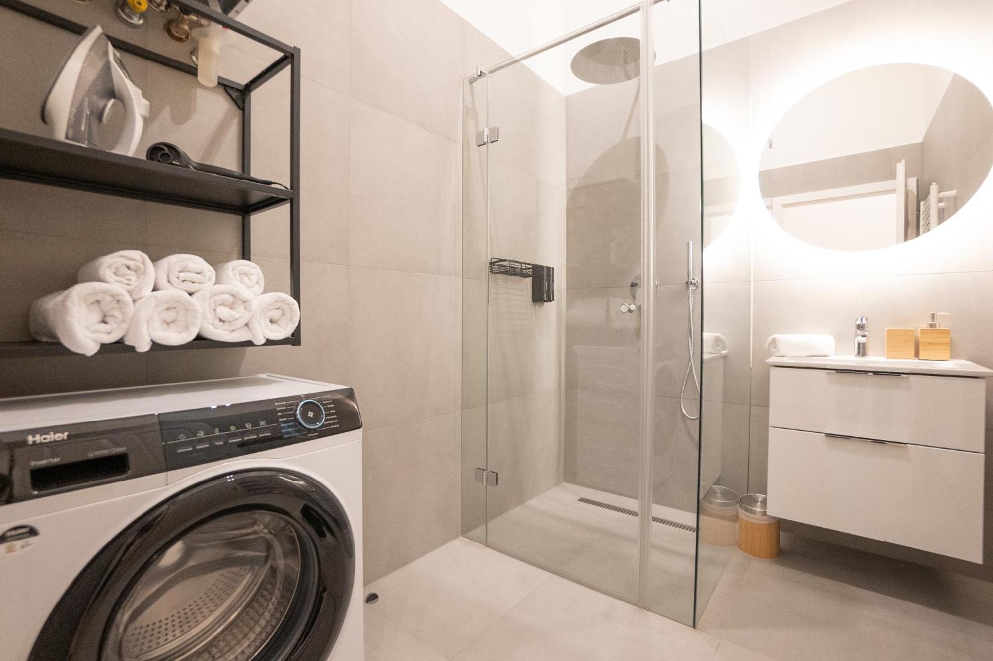 Chic & Cozy 104m2 Flat, Walk To Attractions Vienna