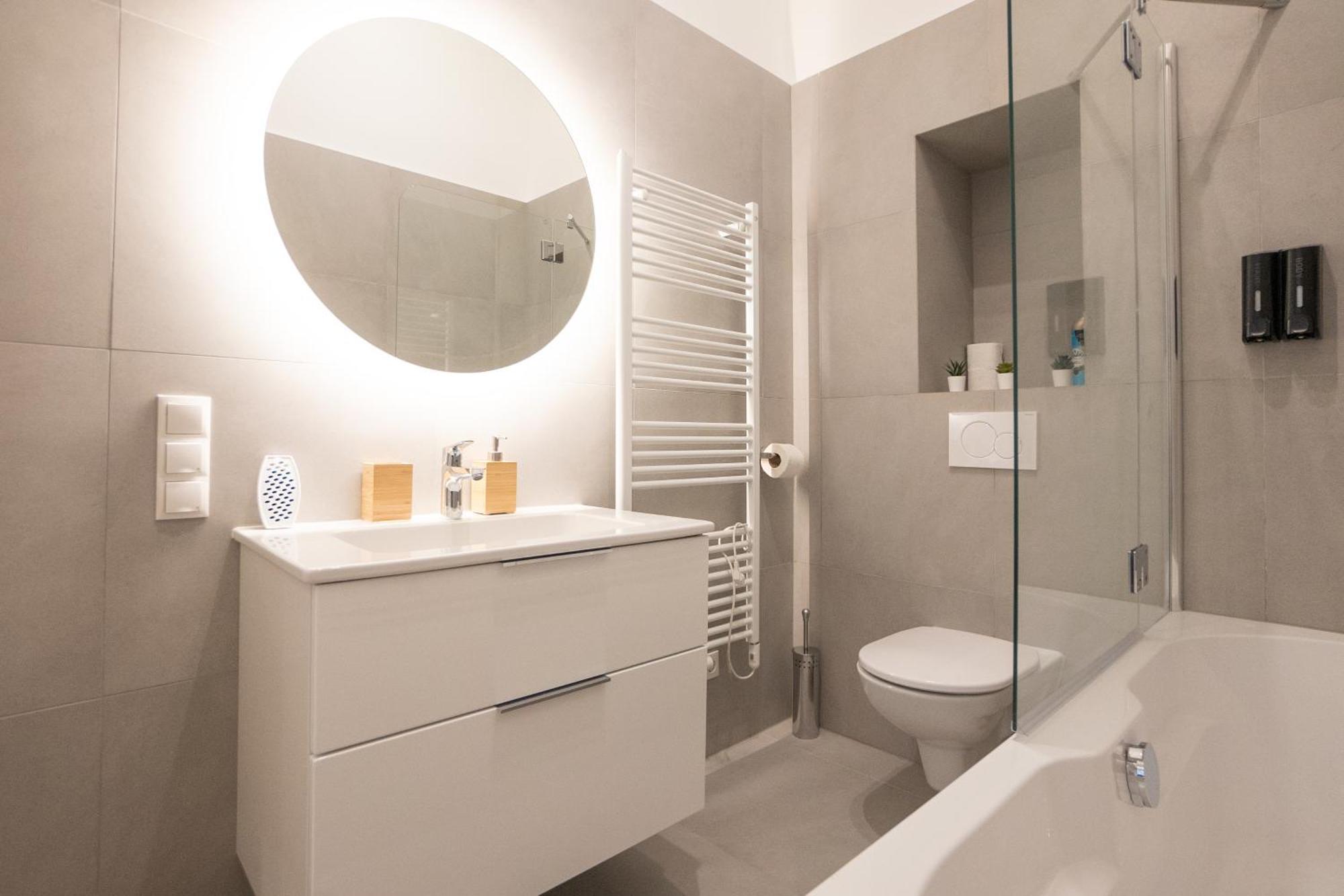 Chic & Cozy 104m2 Flat, Walk To Attractions Vienna