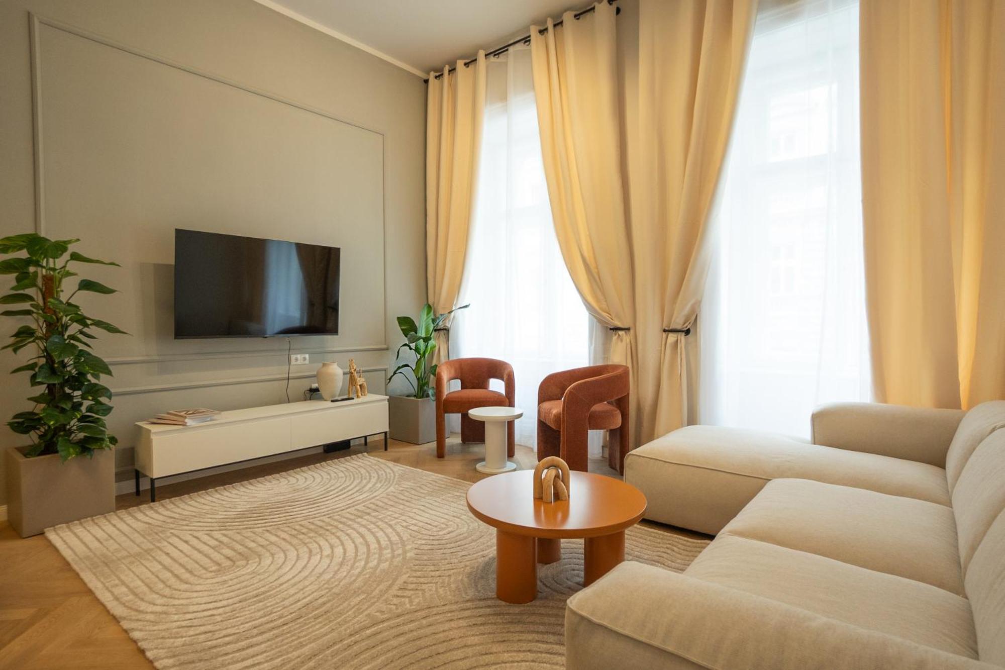 Chic & Cozy 104m2 Flat, Walk To Attractions * Vienna
