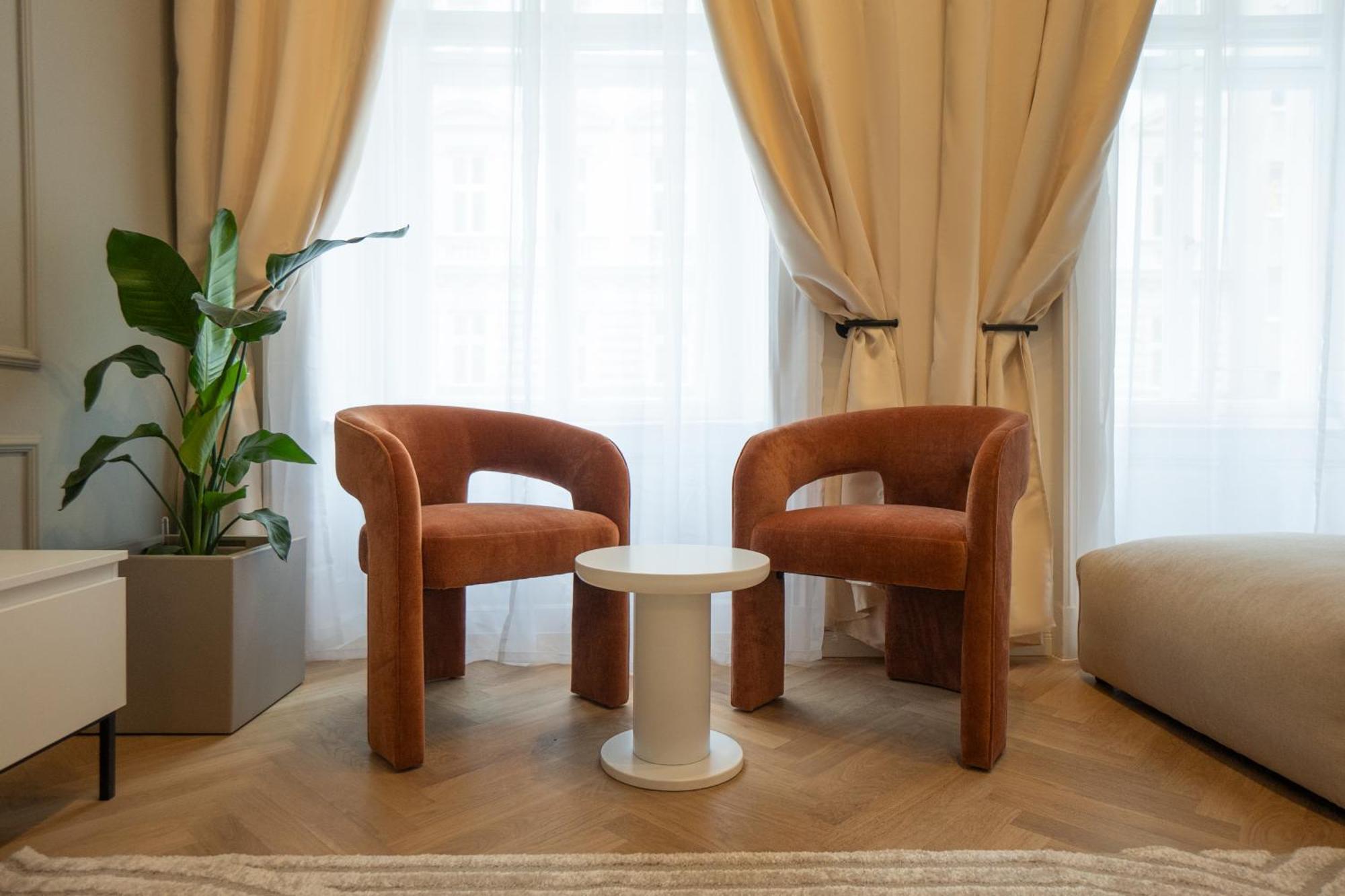 Chic & Cozy 104m2 Flat, Walk To Attractions * Vienna