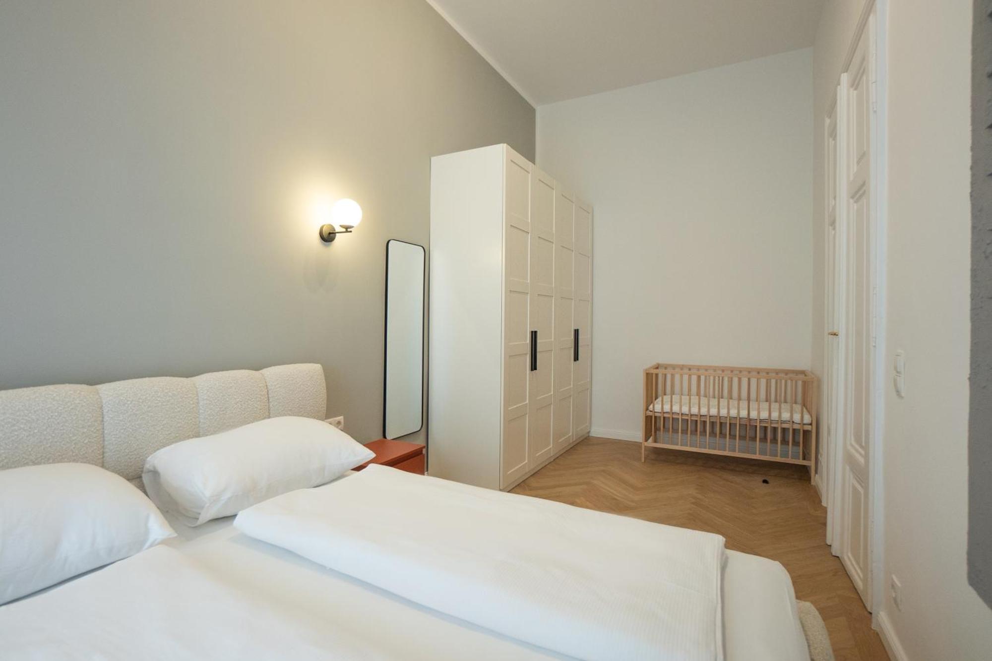 Chic & Cozy 104m2 Flat, Walk To Attractions *