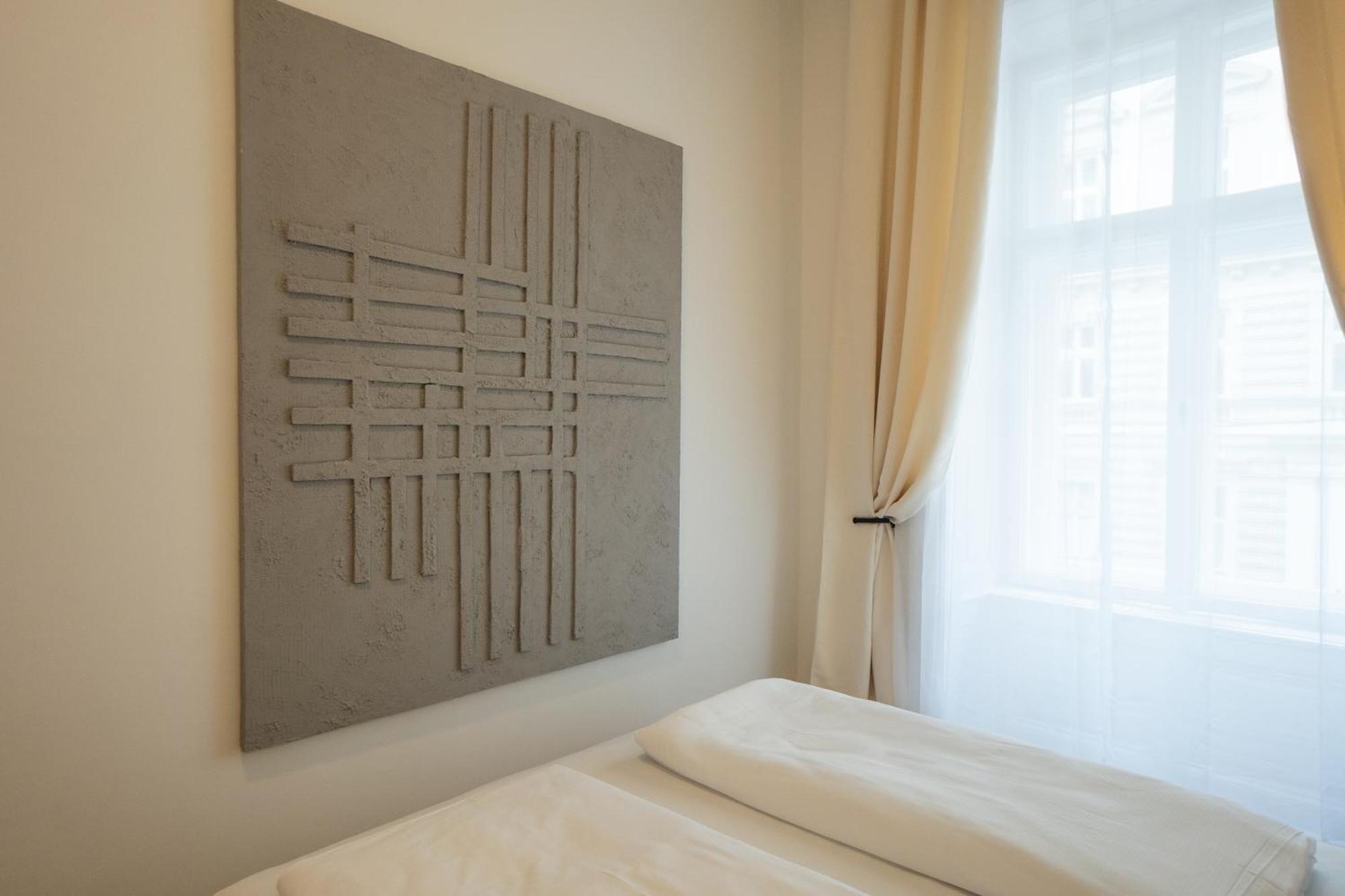 Chic & Cozy 104m2 Flat, Walk To Attractions Apartment