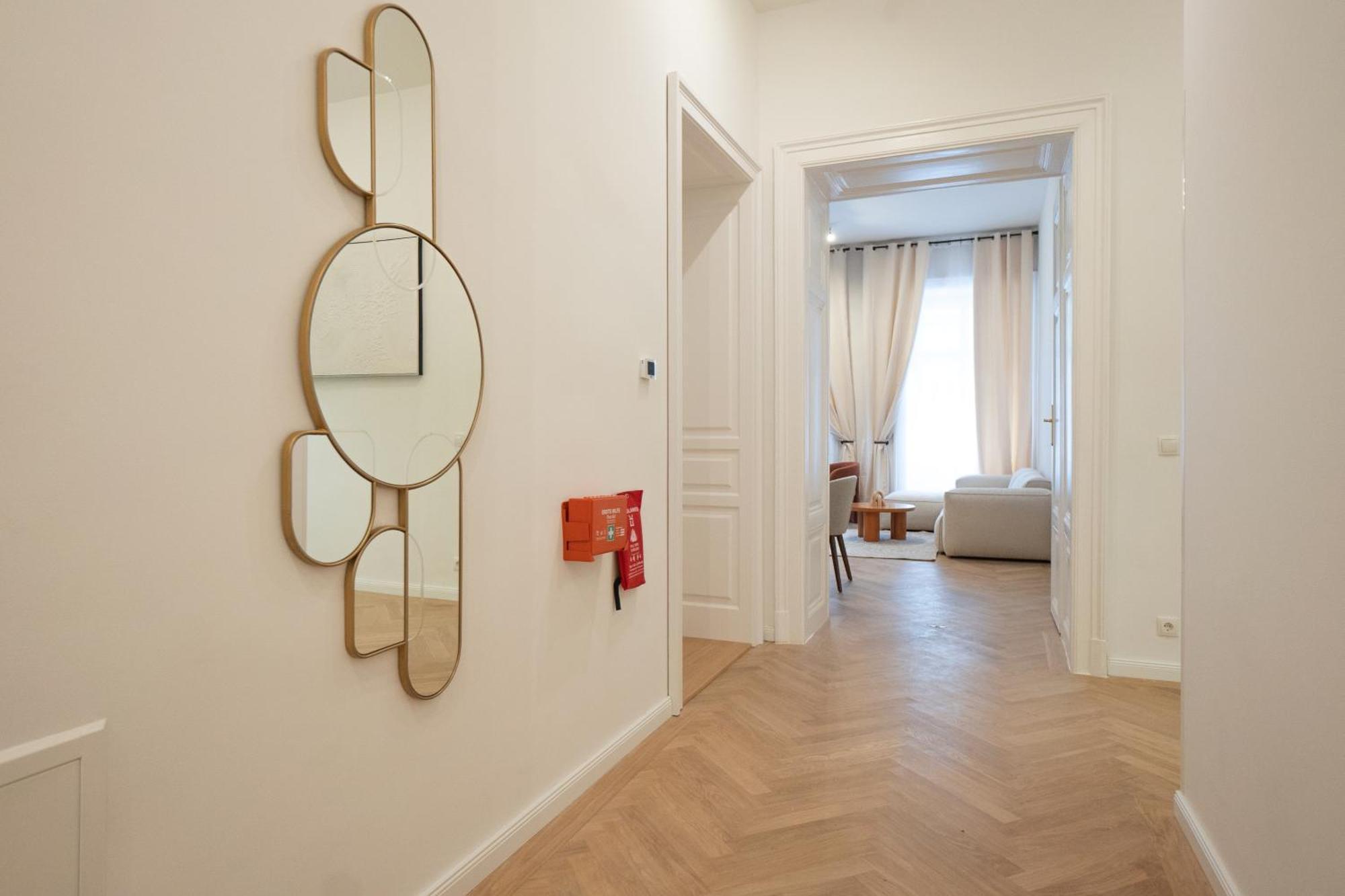 Chic & Cozy 104m2 Flat, Walk To Attractions Vienna