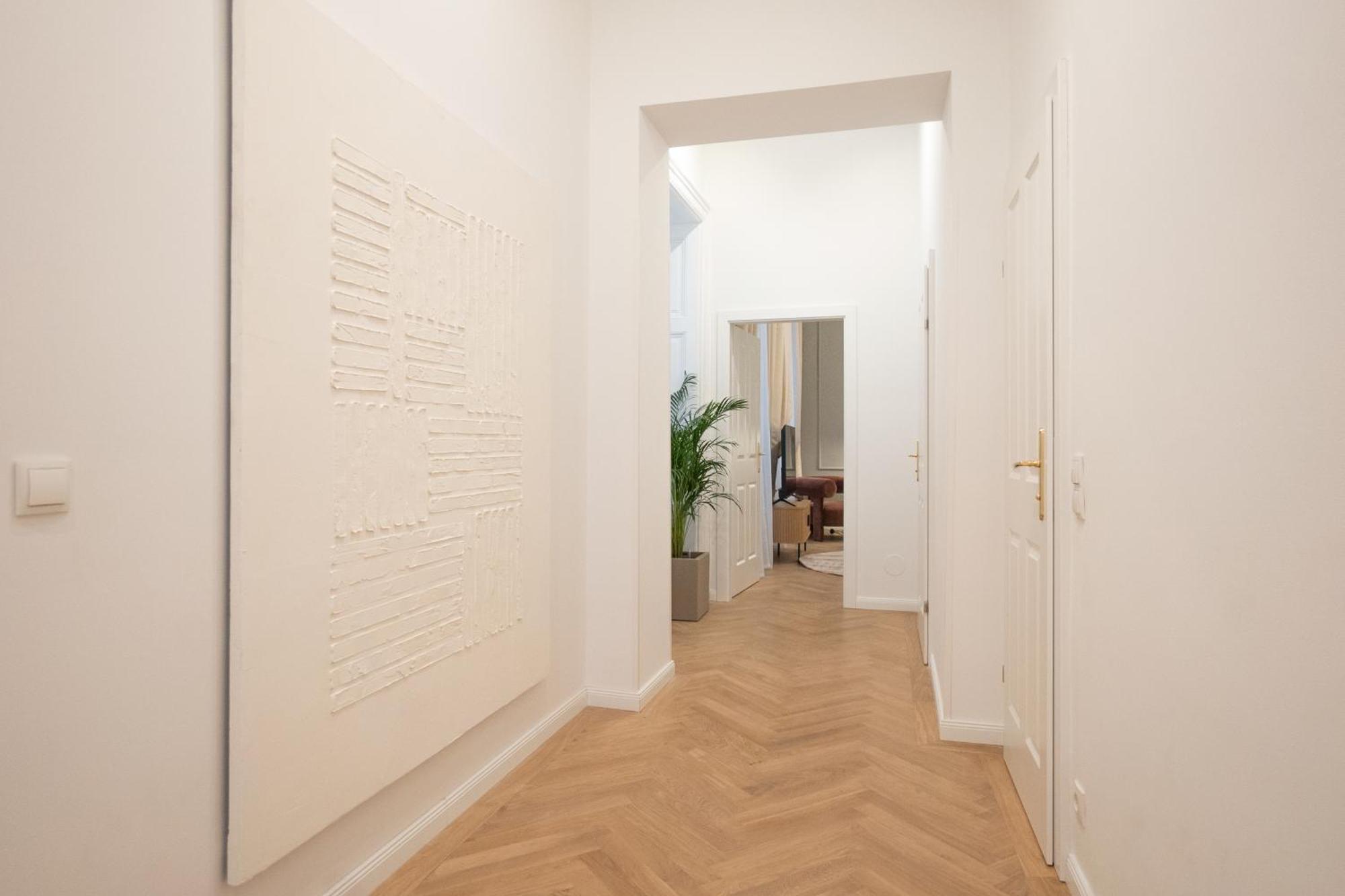 Chic & Cozy 104m2 Flat, Walk To Attractions