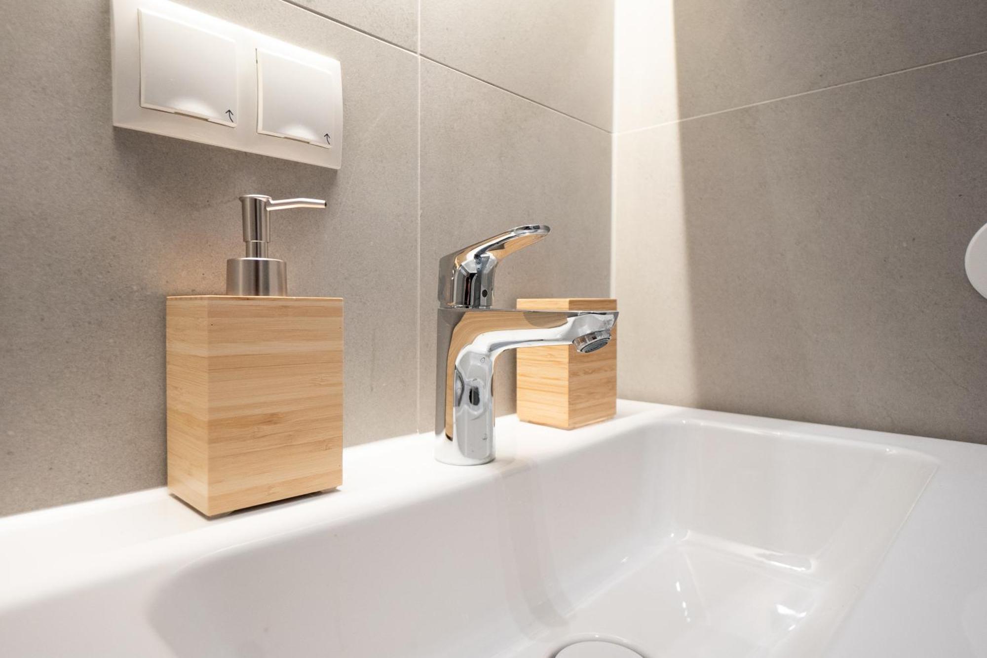 Stylish & Modern 90m2 Flat In Prime Location Apartment *