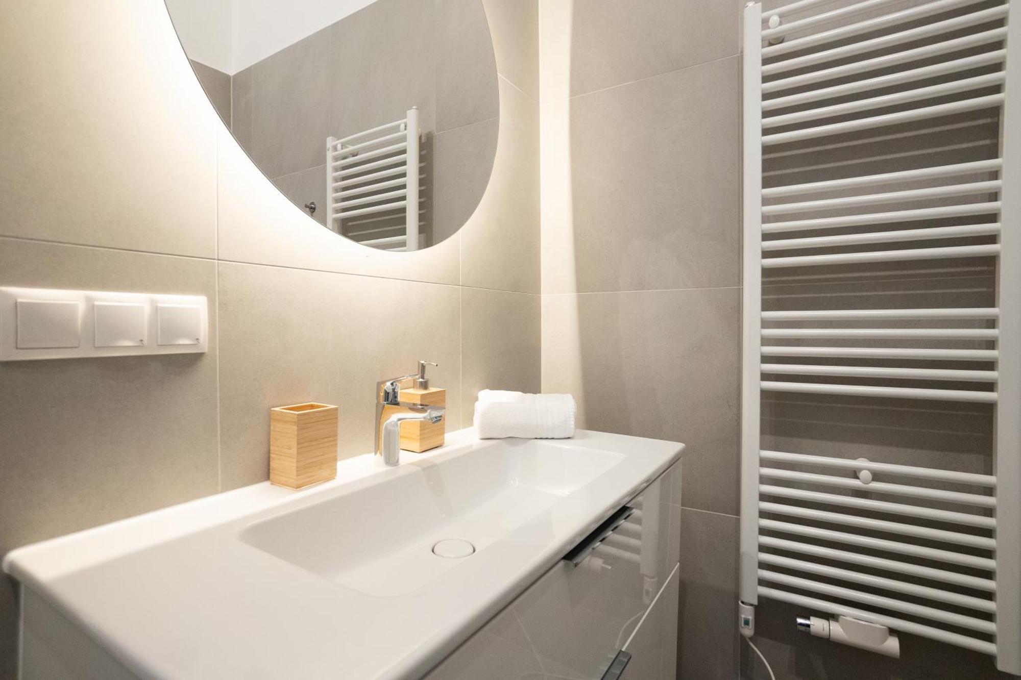 Stylish & Modern 90m2 Flat In Prime Location Apartment *