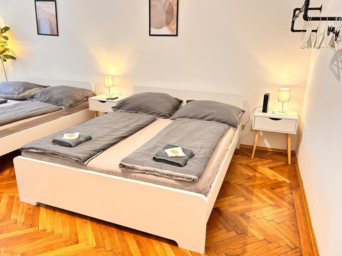 Stylish Flat With 2 Double Beds For 4 People 15a Apartment *