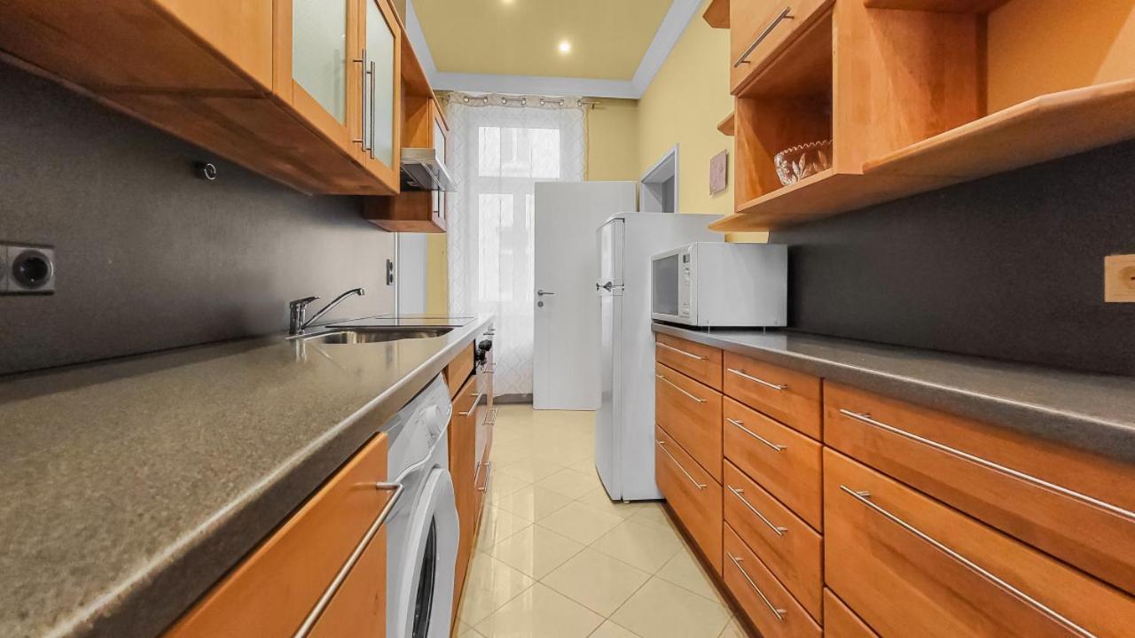 Adalbert Apartment *