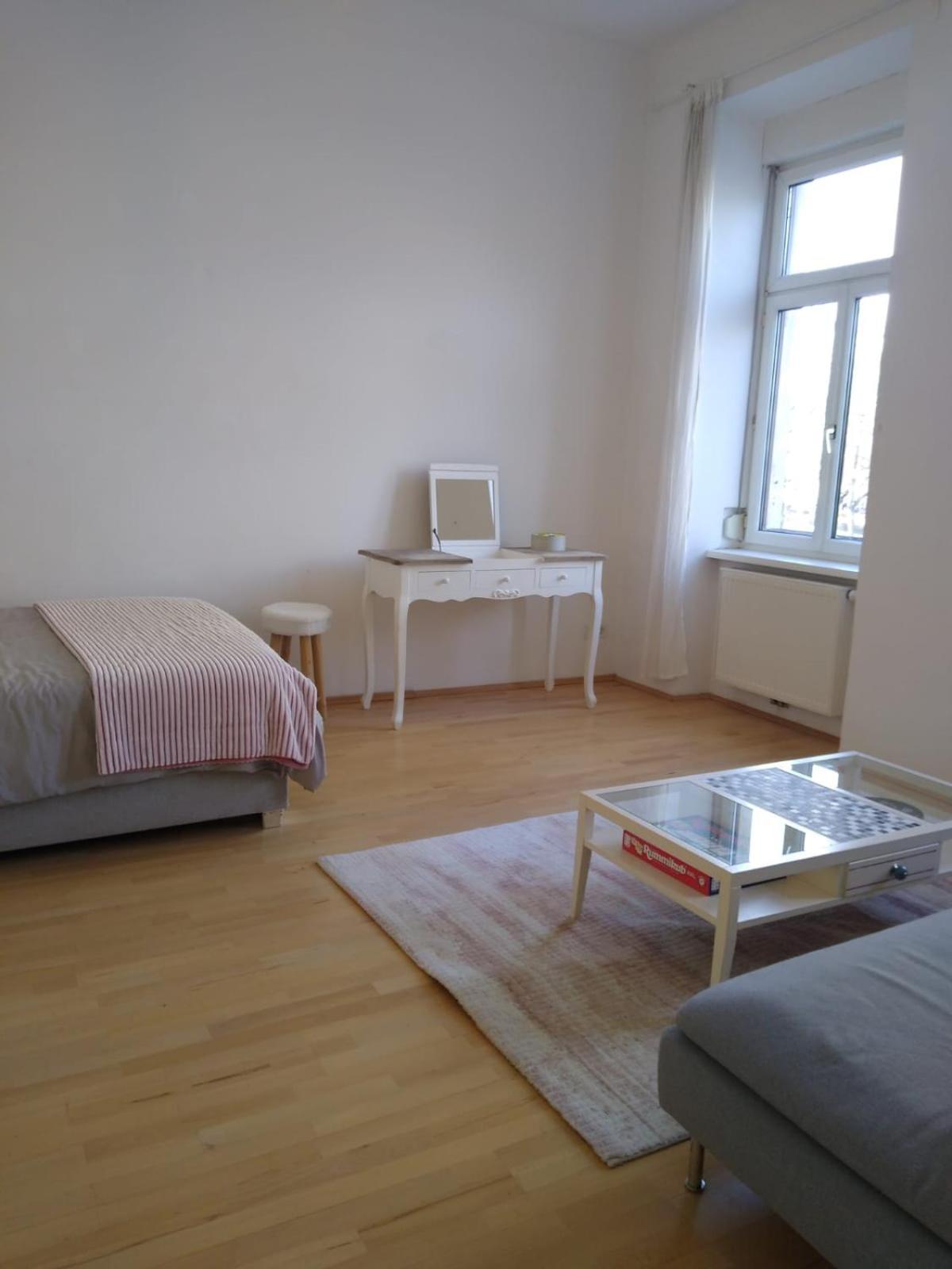 With 2 Bedrooms And A Small Living Apartment Vienna