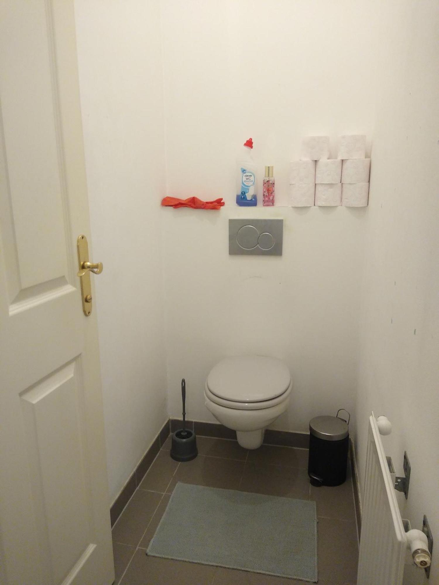 With 2 Bedrooms And A Small Living Apartment *