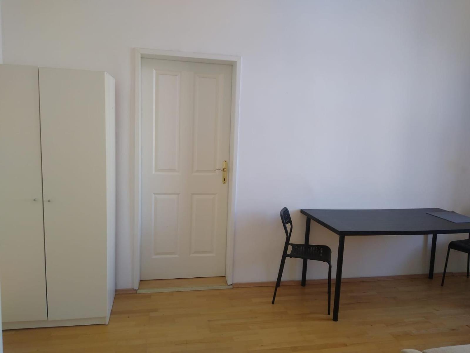 With 2 Bedrooms And A Small Living * Vienna