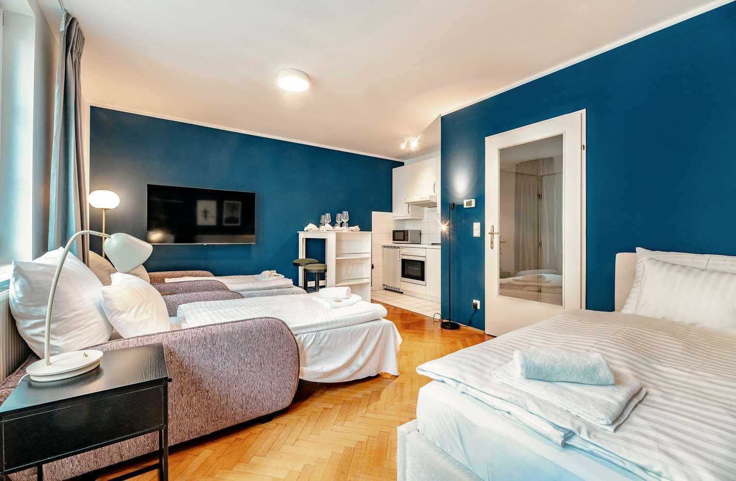 Roomy For 2 - 4 In Hip Area & Free Parking