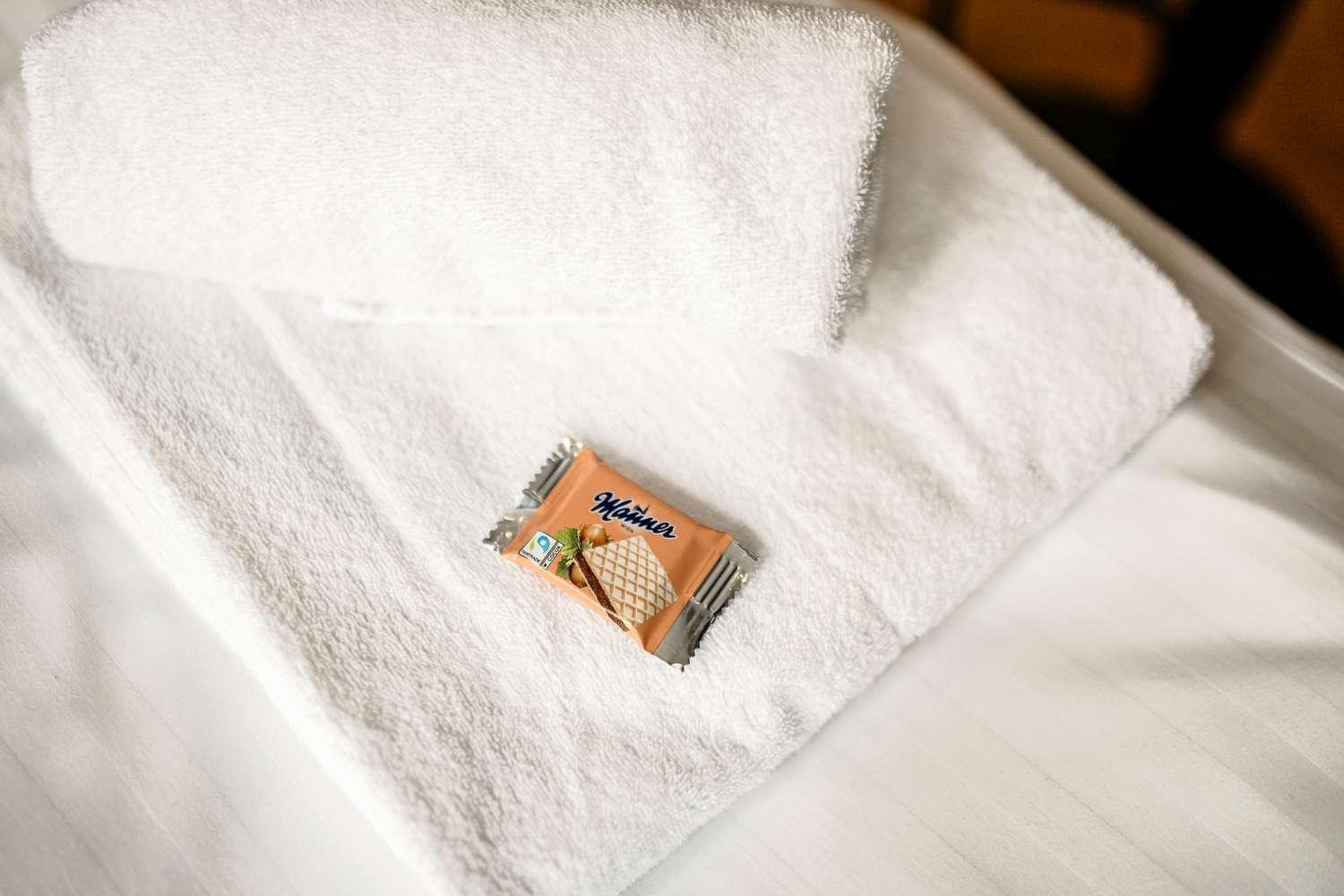Roomy For 2 - 4 In Hip Area & Free Parking