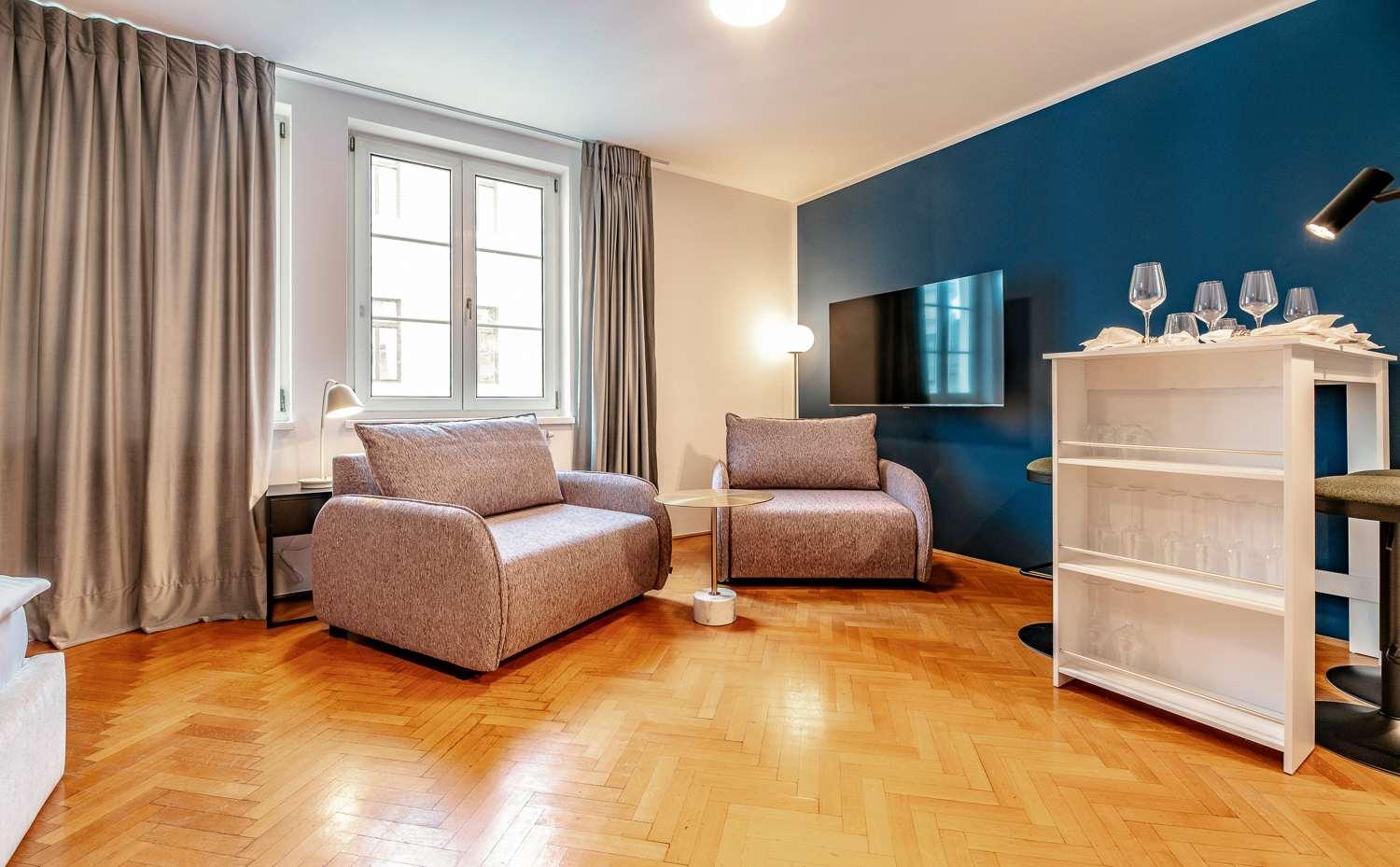 Roomy For 2 - 4 In Hip Area & Free Parking