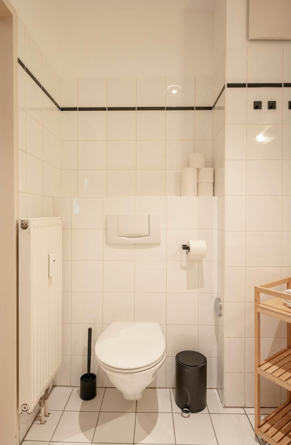 Apartment Roomy For 2 - 4 In Hip Area & Free Parking