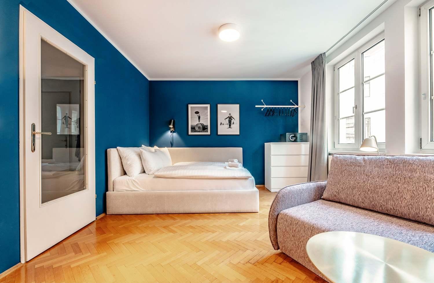 Roomy For 2 - 4 In Hip Area & Free Parking
