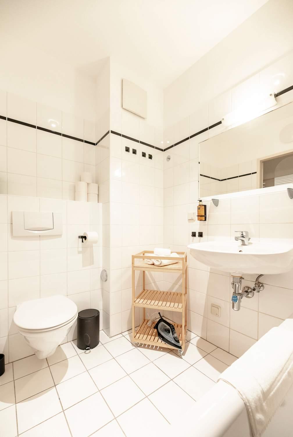 Roomy For 2 - 4 In Hip Area & Free Parking Apartment *