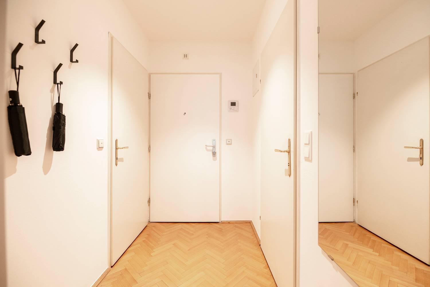 Roomy For 2 - 4 In Hip Area & Free Parking
