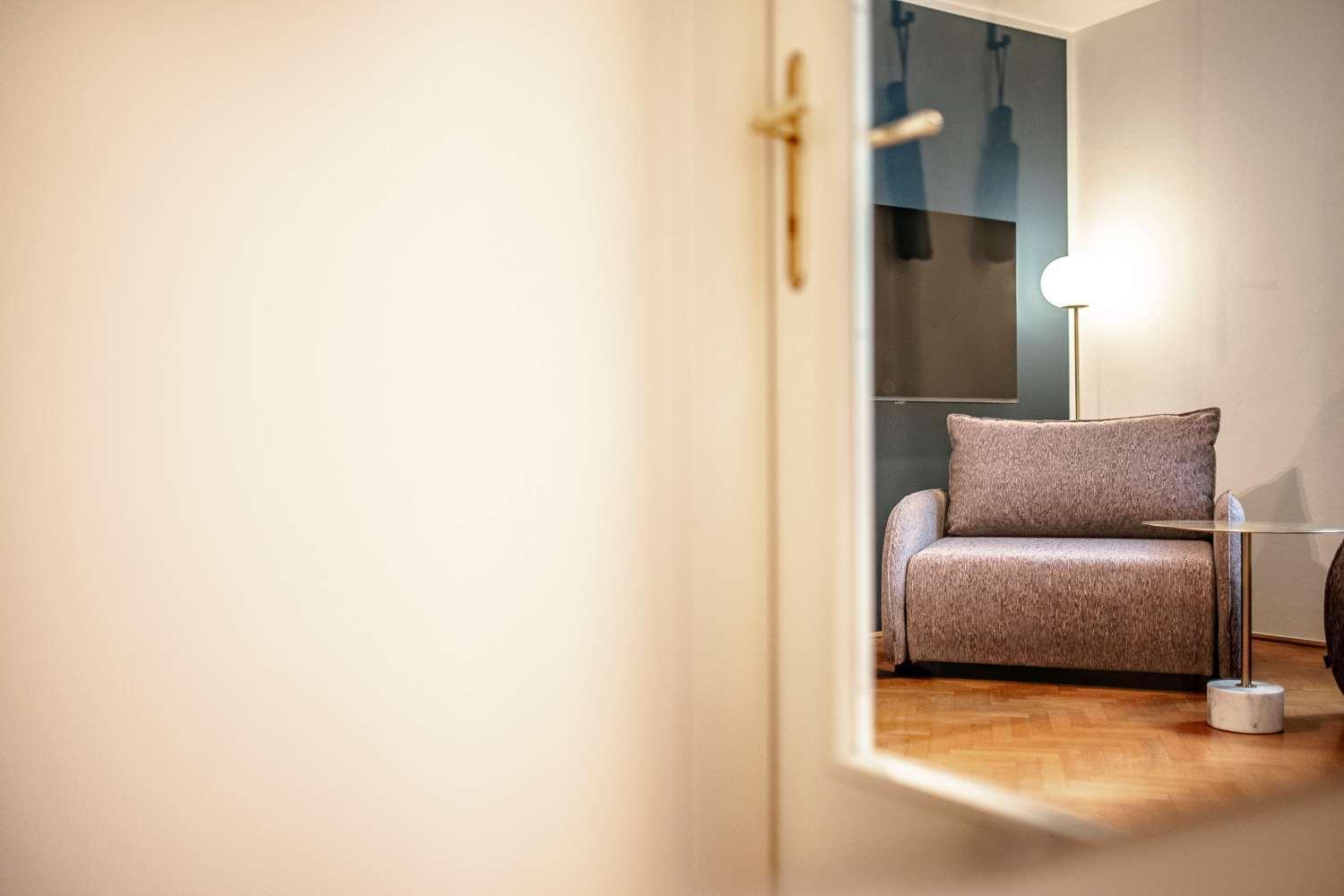 Apartment Roomy For 2 - 4 In Hip Area & Free Parking