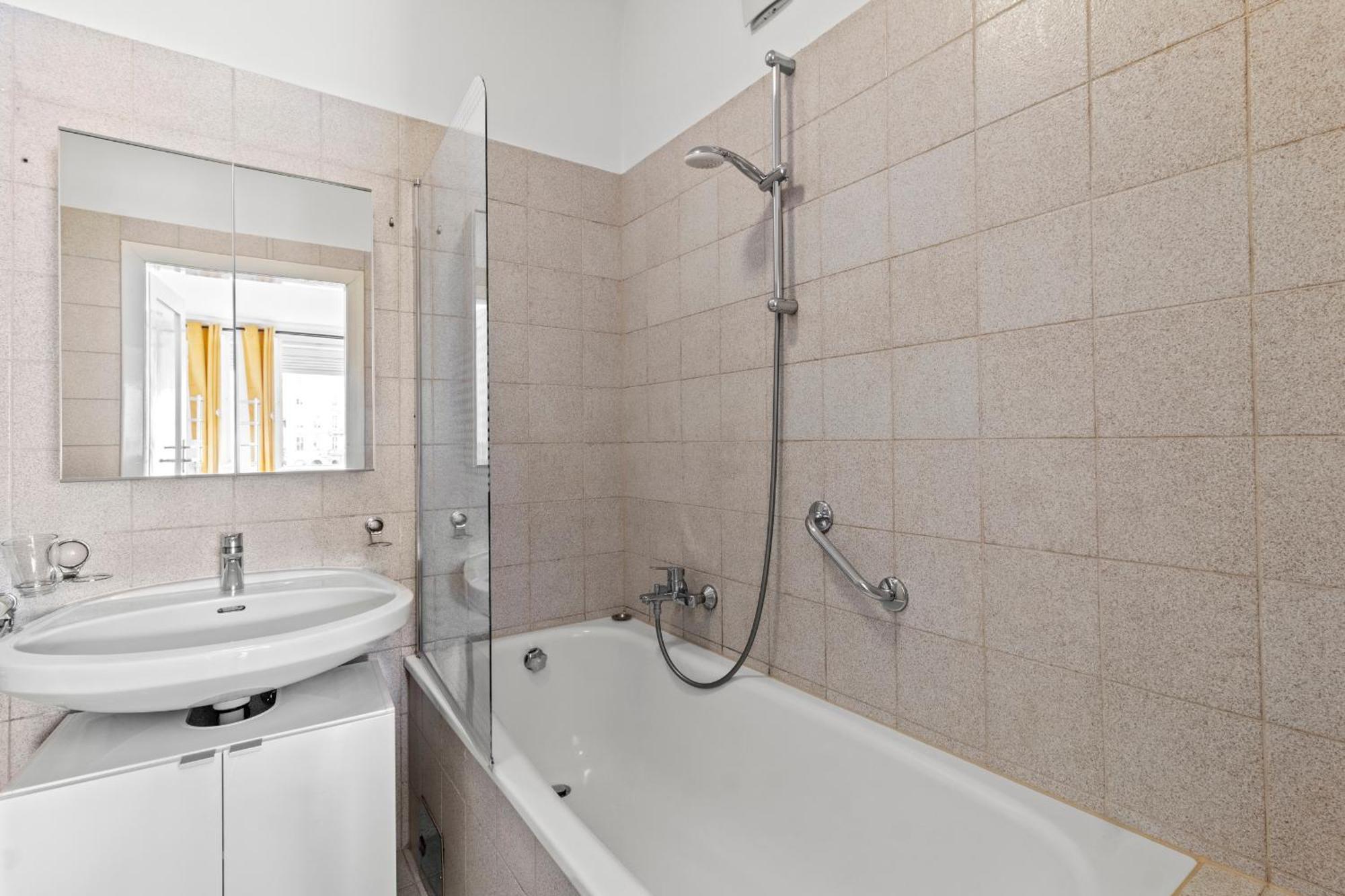 4-br-apartment For Up To 12 People *