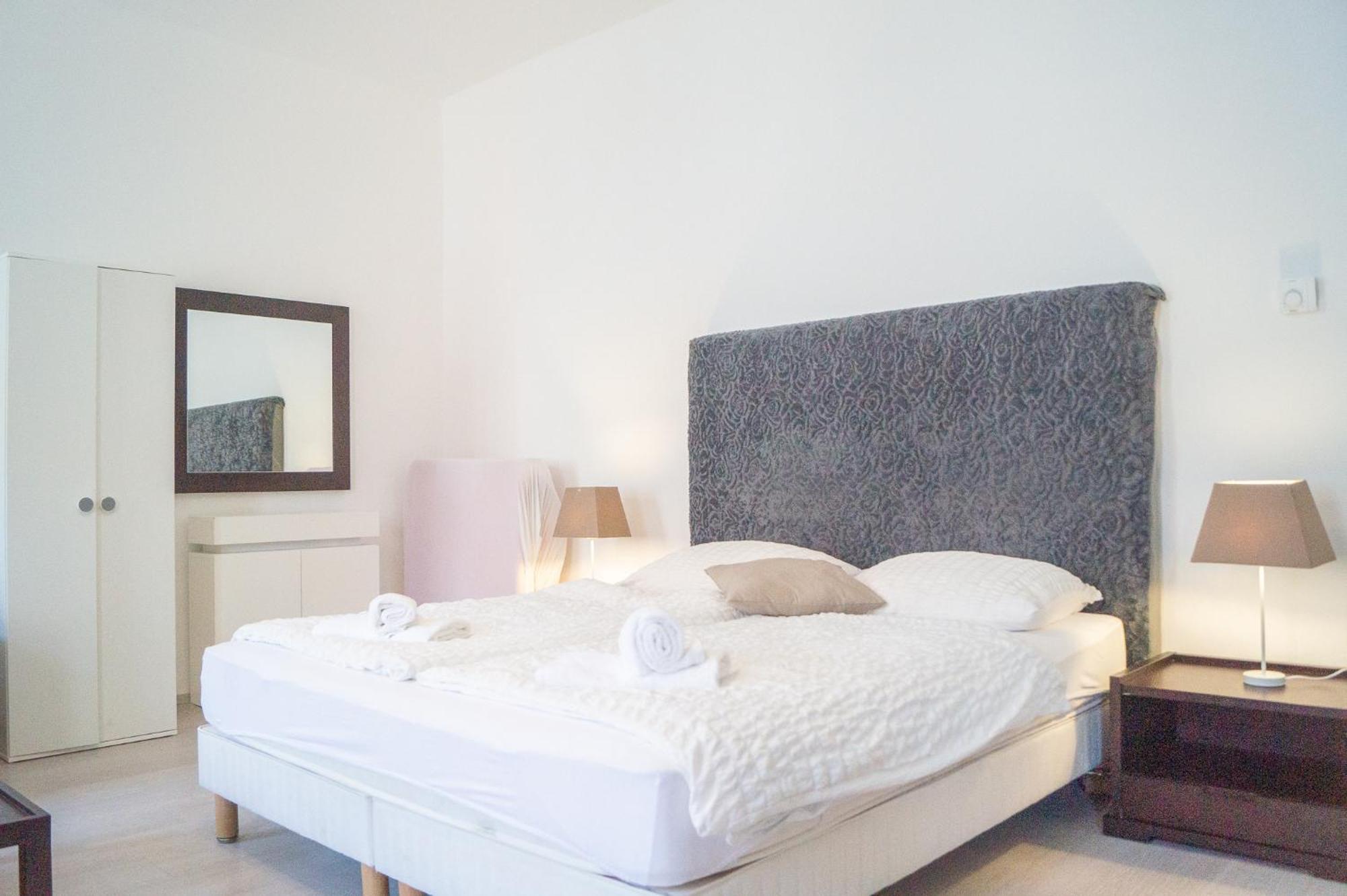 2 Pleasant Flats - Perfect For Long Apartment