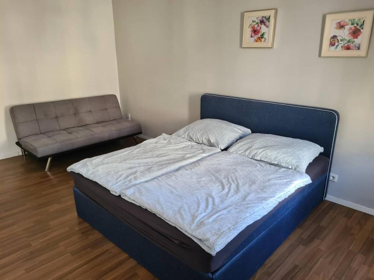 At Westbahnhof I Close To Shopping Street & Metro Apartment Vienna