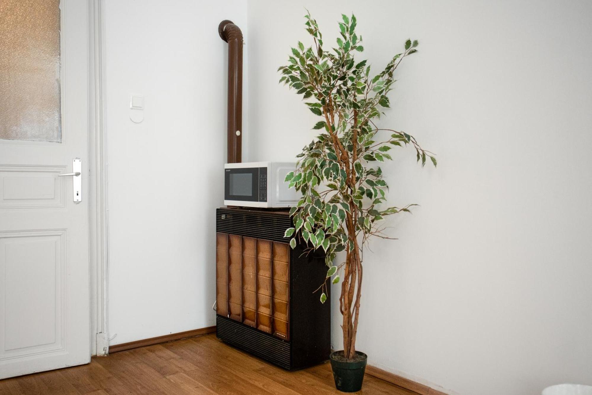 Comfortable 2br And Well Connected Apartment