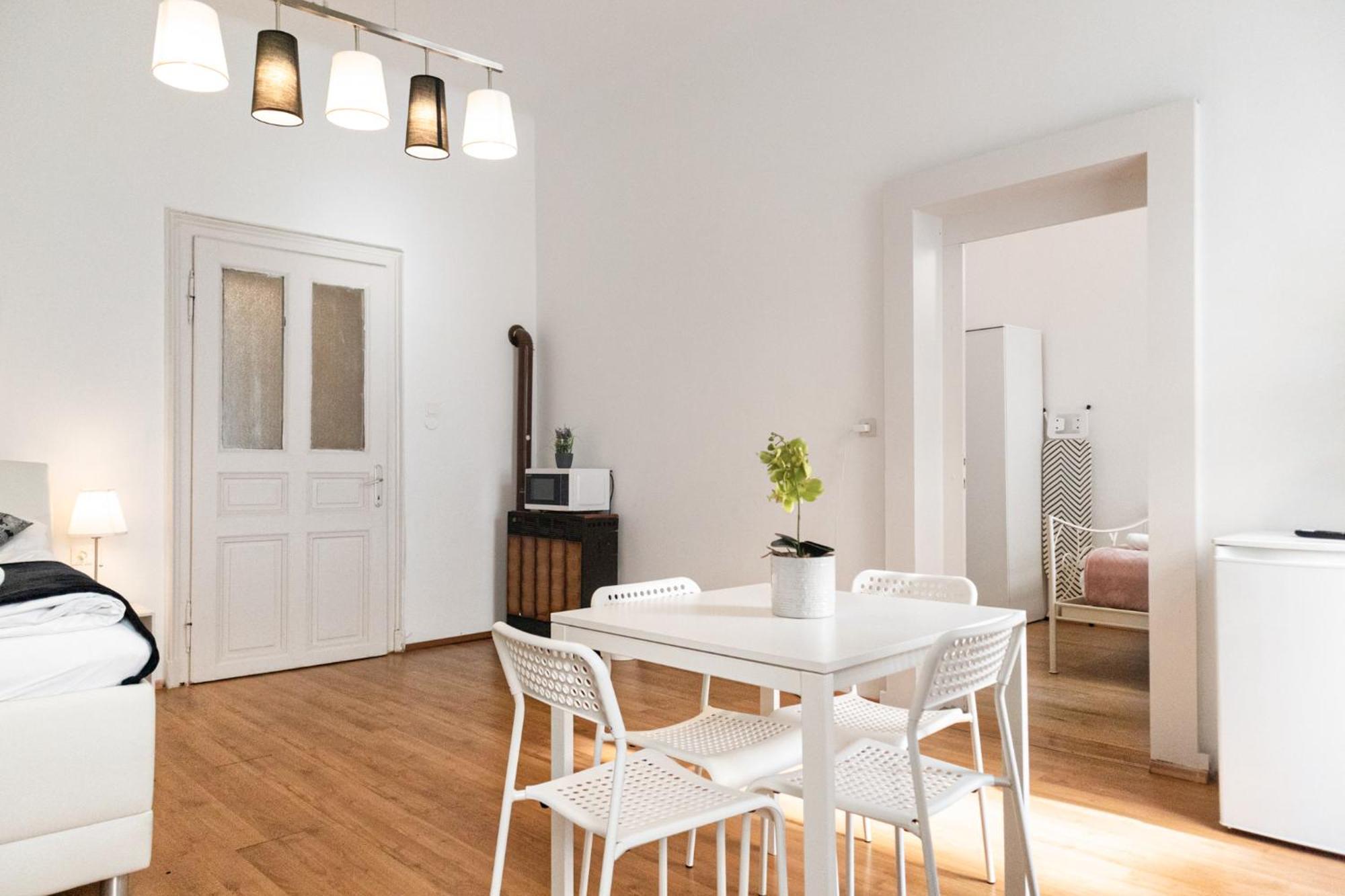 Apartment Comfortable 2br And Well Connected Vienna