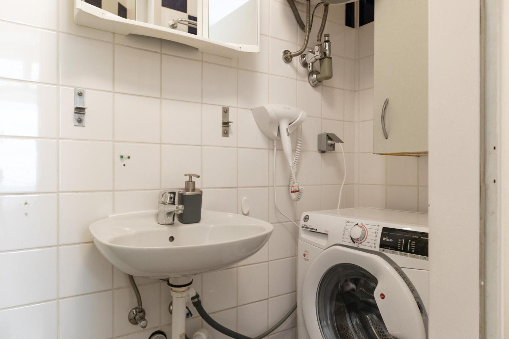 Comfortable 2br And Well Connected