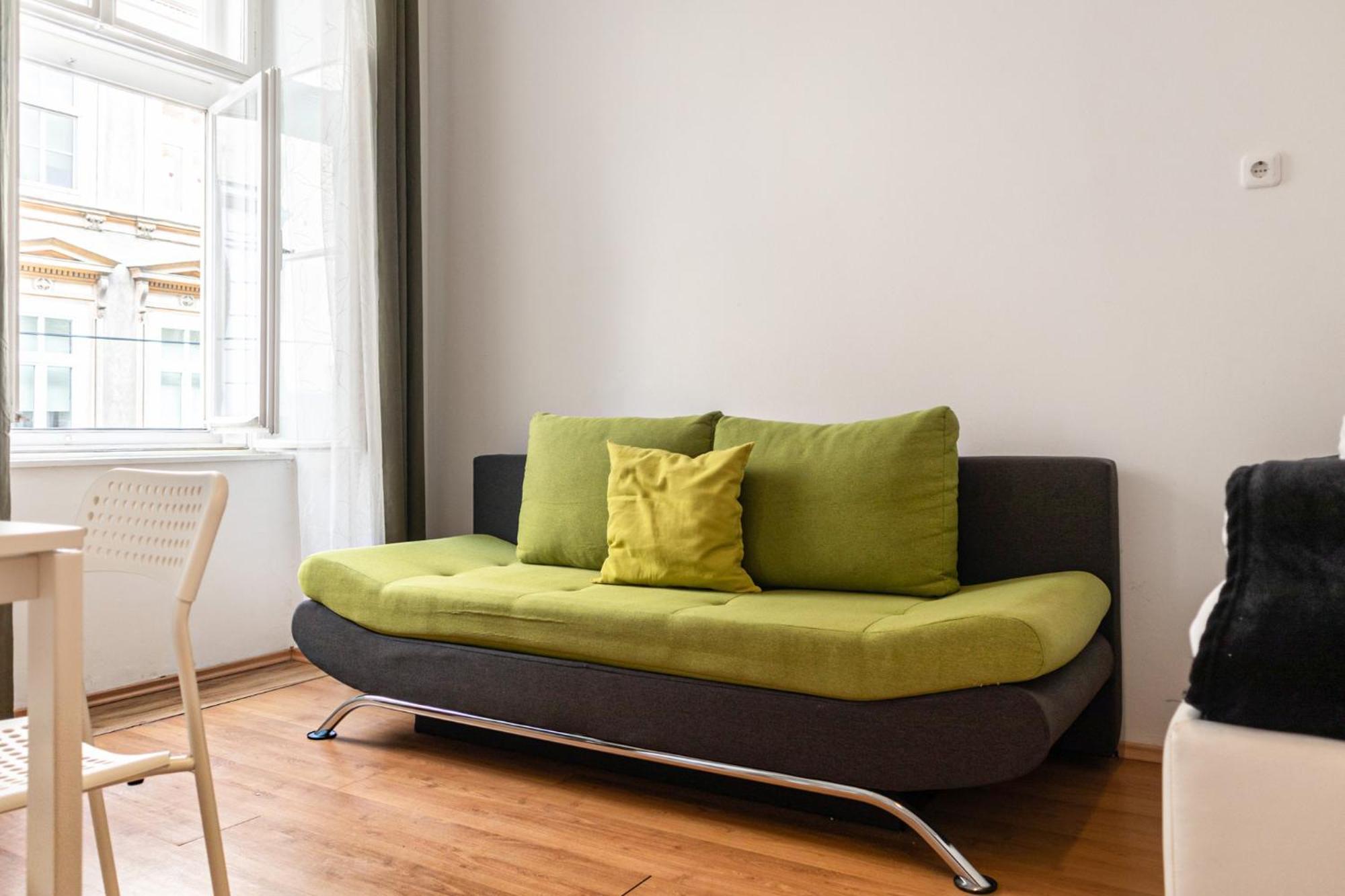 Comfortable 2br And Well Connected Apartment