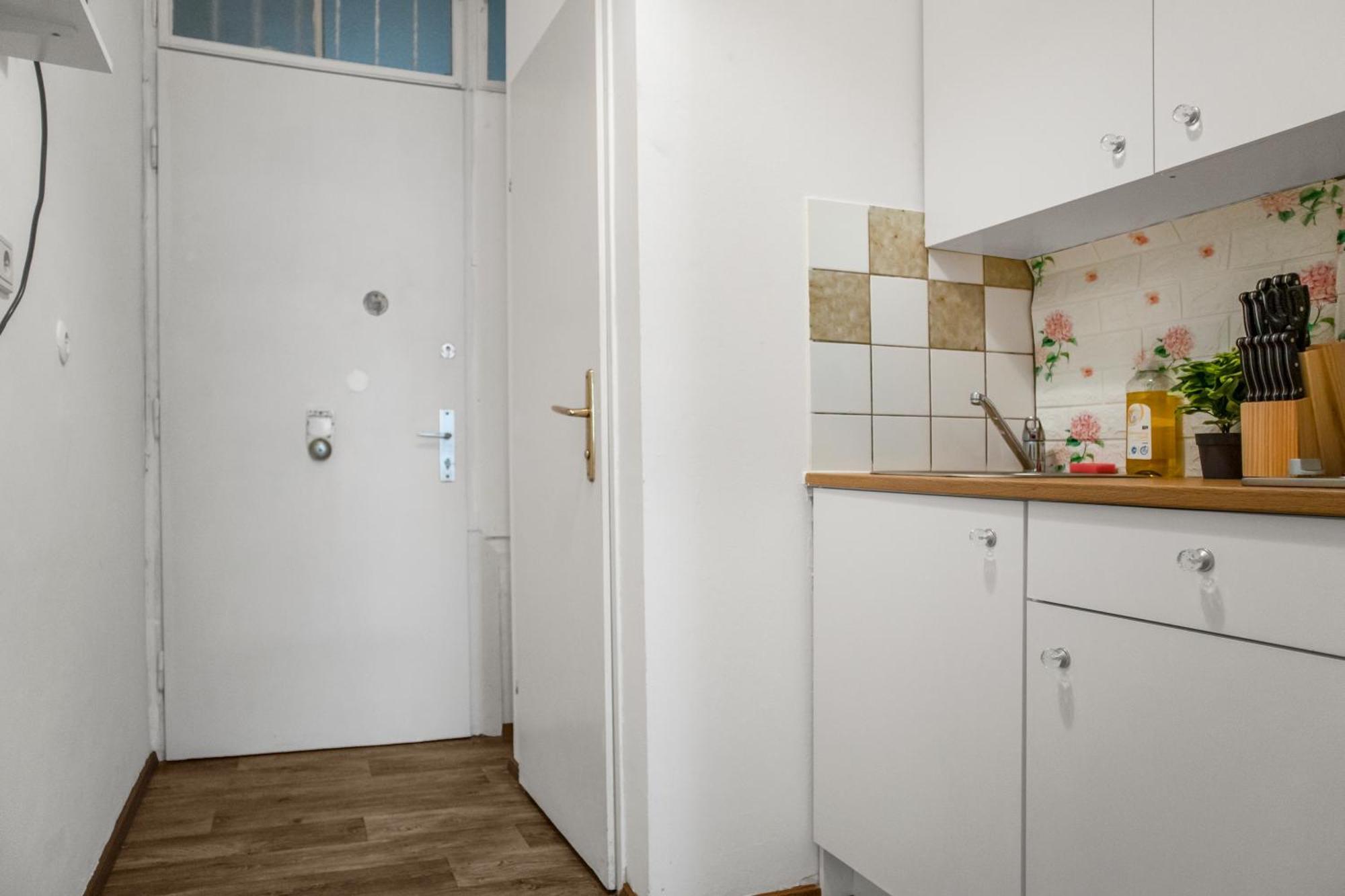 Apartment Comfortable 2br And Well Connected Vienna
