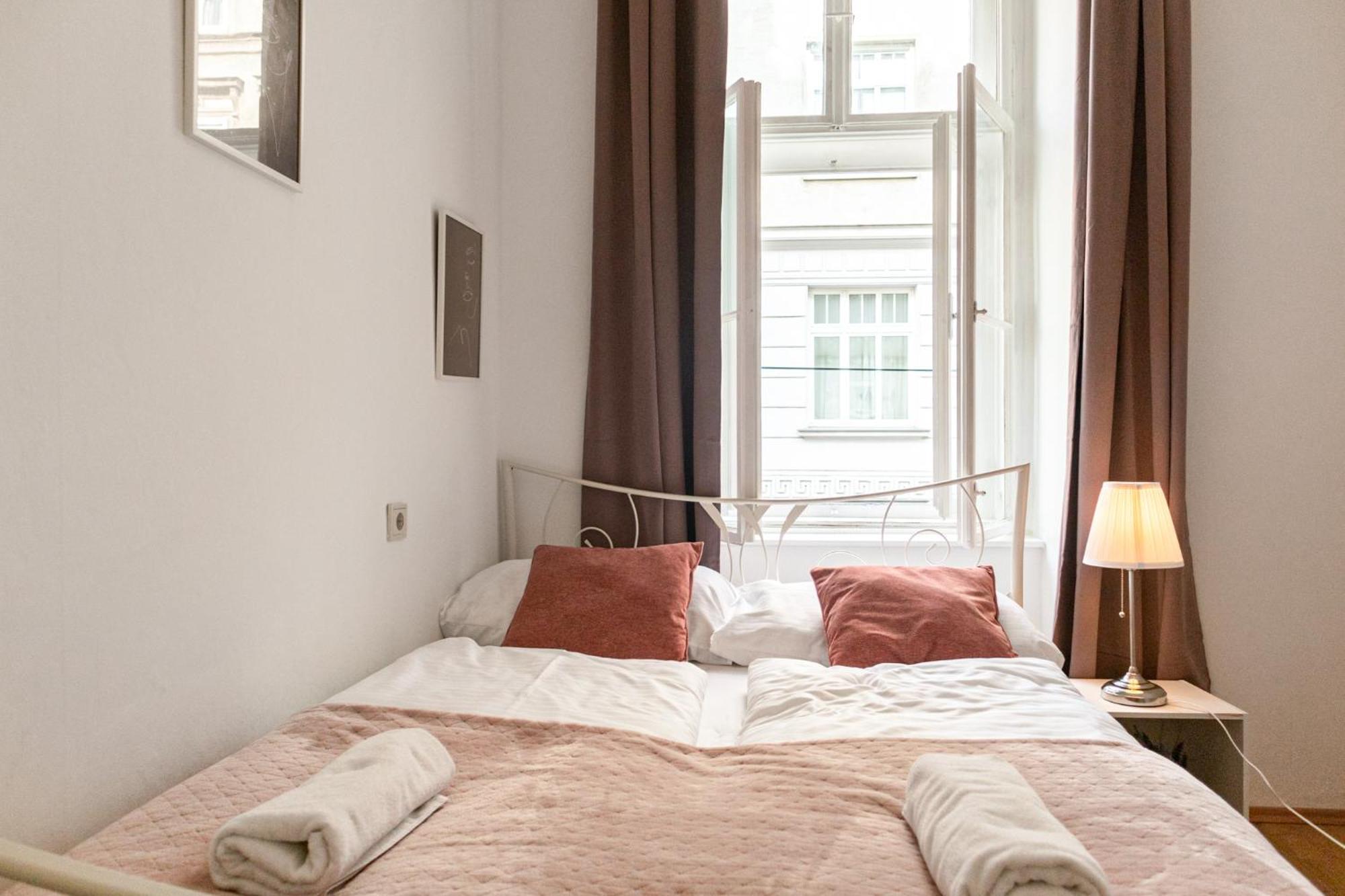 Comfortable 2br And Well Connected *