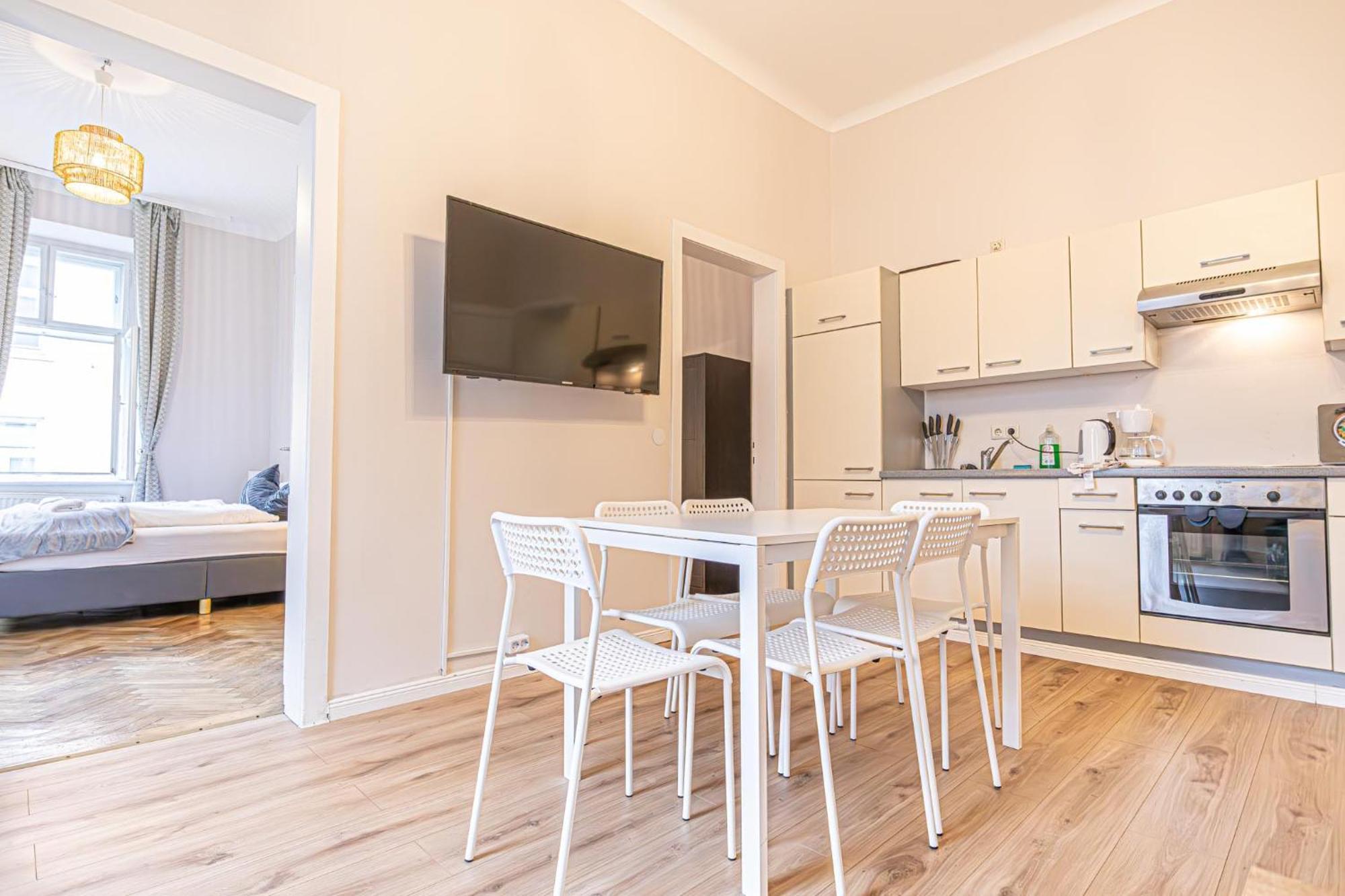 Comfortable 2br & 1lr In Apartamento