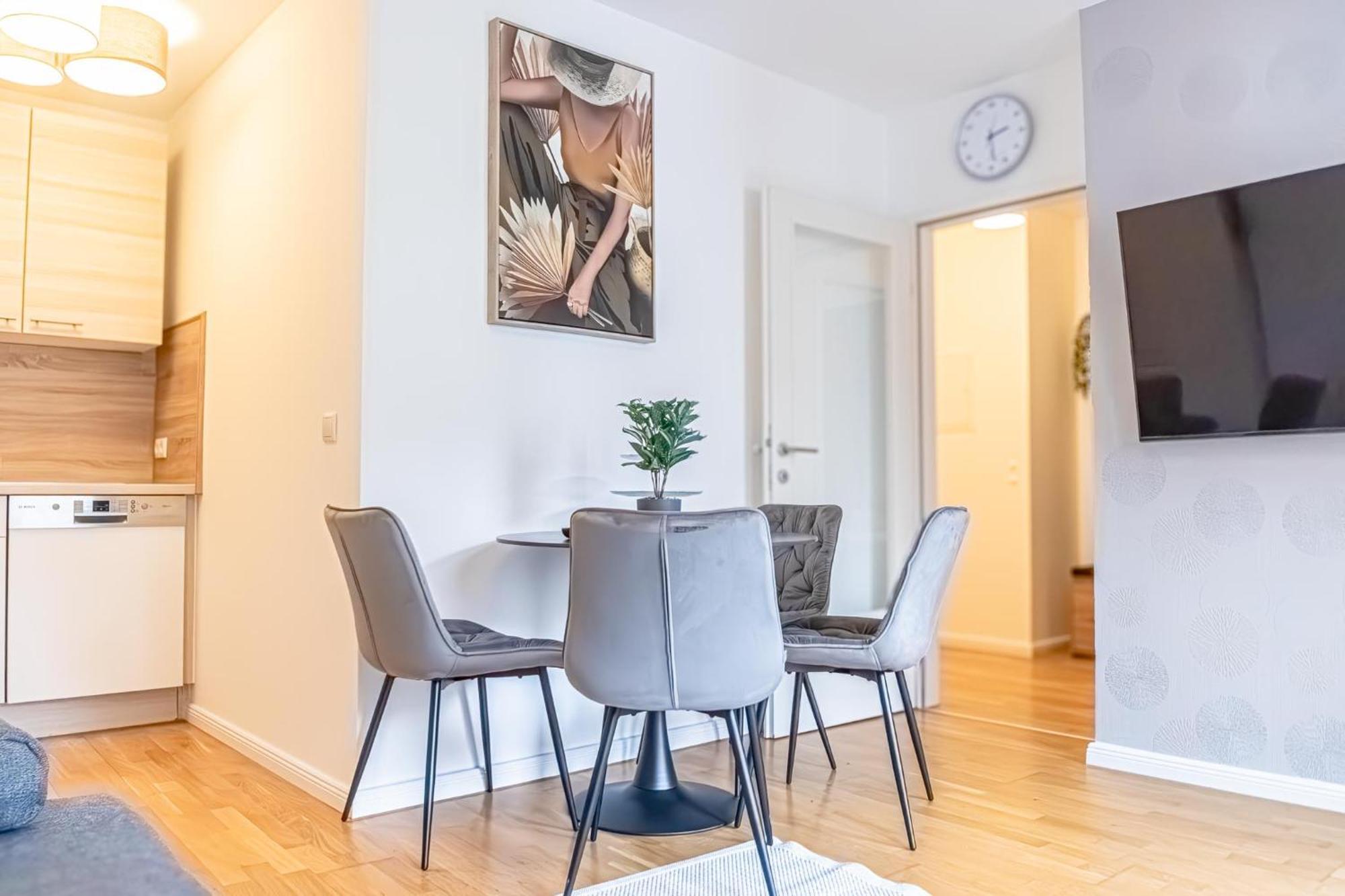 1br & 1lr With Balcony, 9min To Center Apartment Vienna