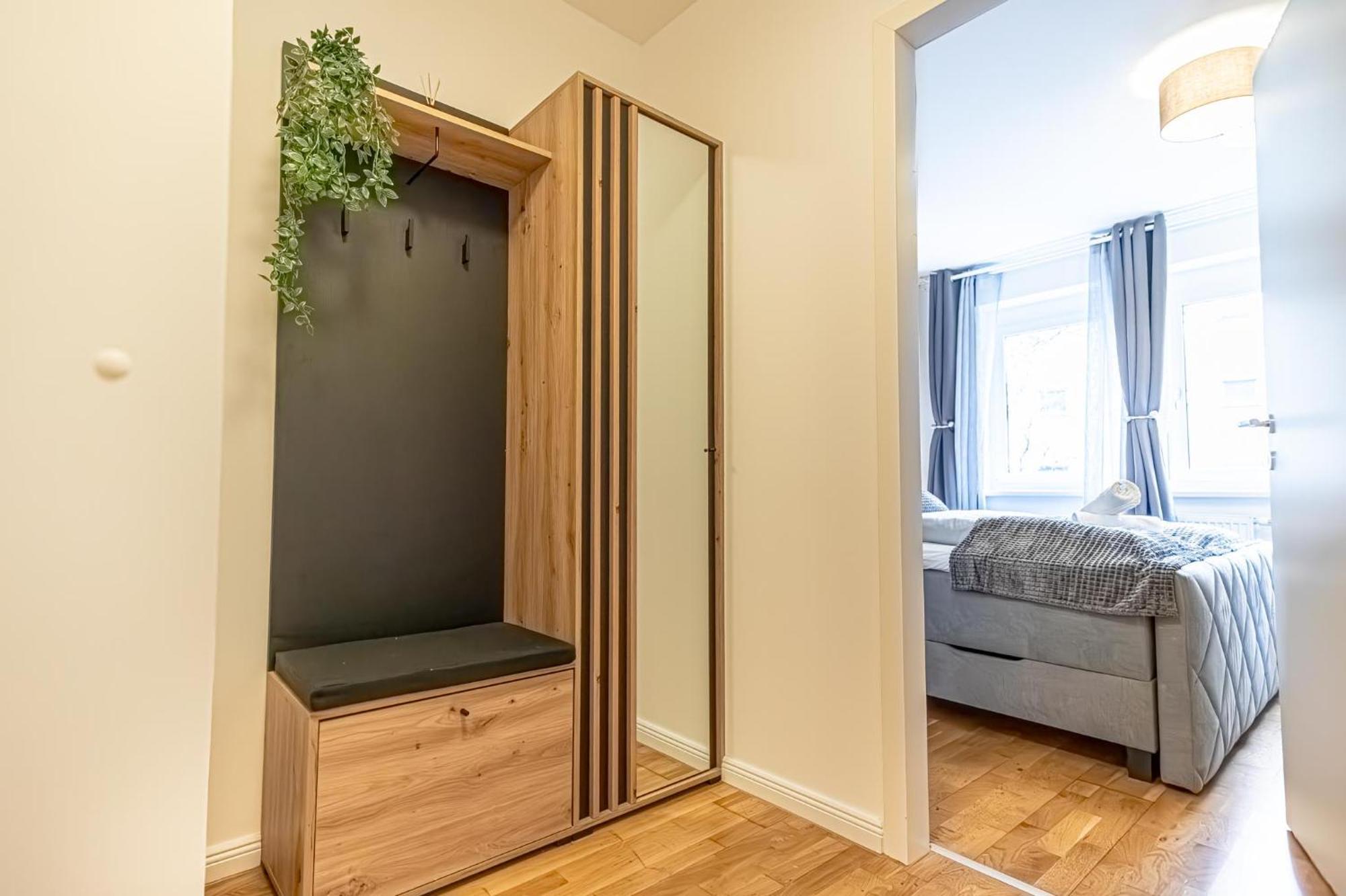 1br & 1lr With Balcony, 9min To Center * Vienna