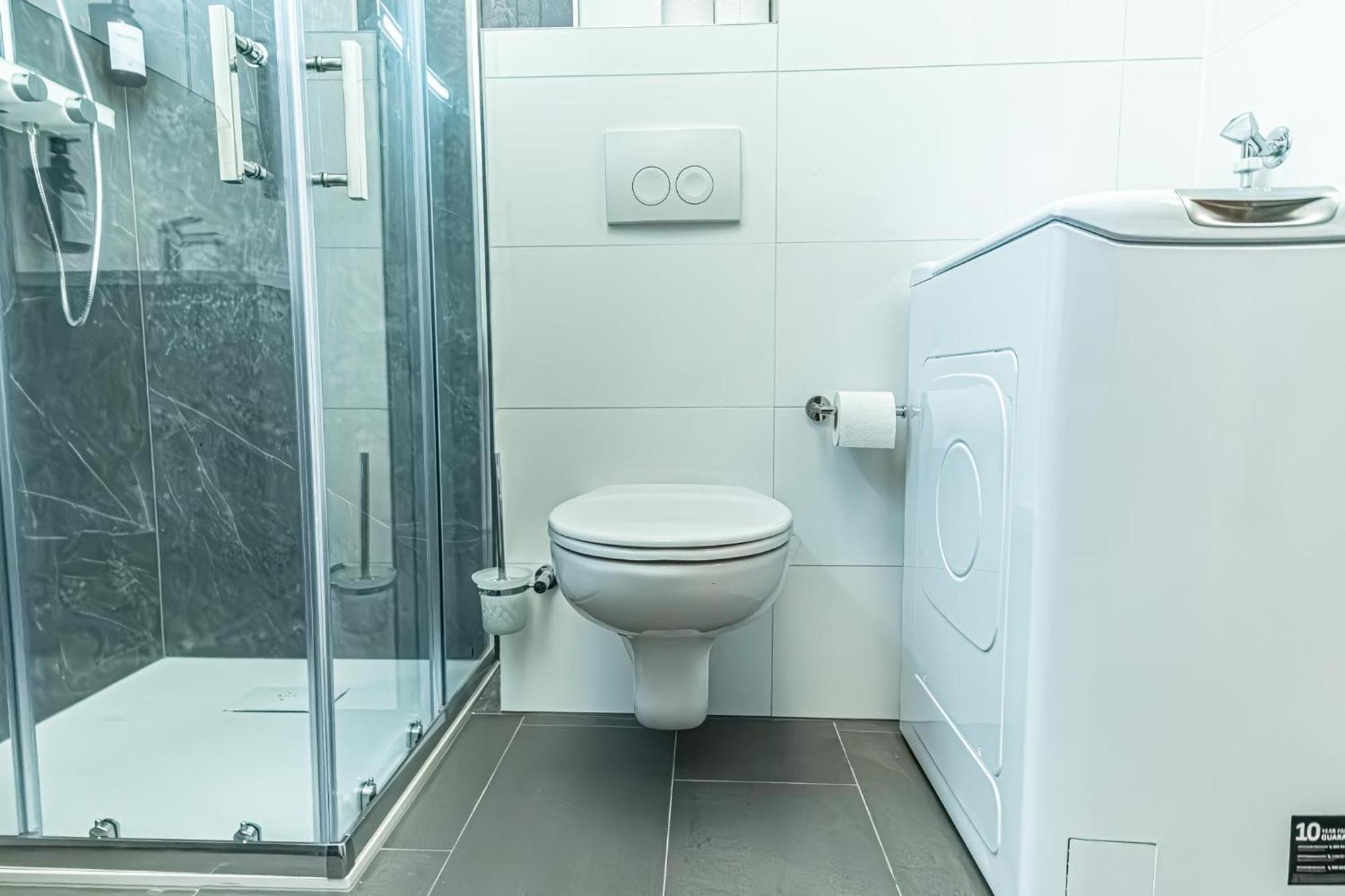 1br & 1lr With Balcony, 9min To Center Vienna