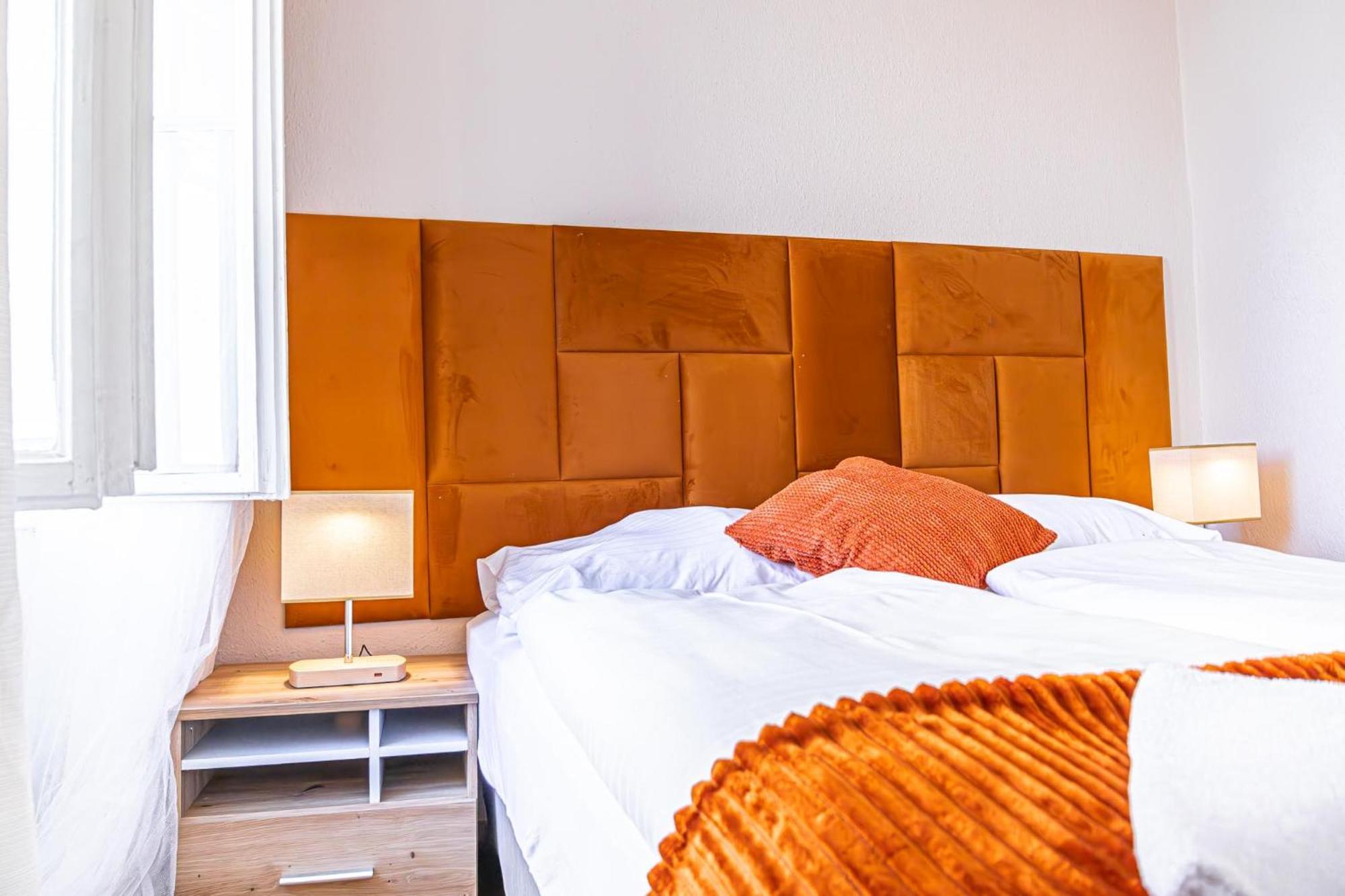 Apartment Charming 2br Aprtment Near Tourist Attractions *