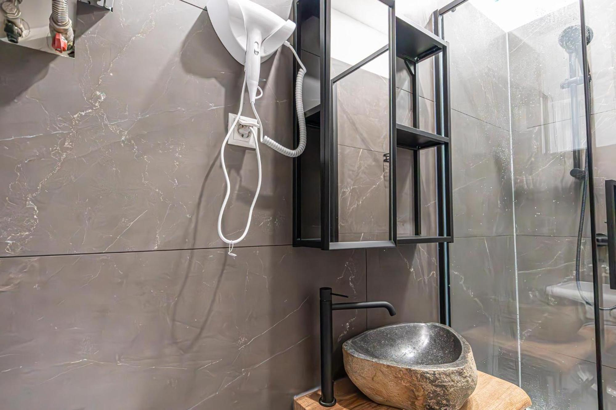 Charming 2br Aprtment Near Tourist Attractions Apartment *