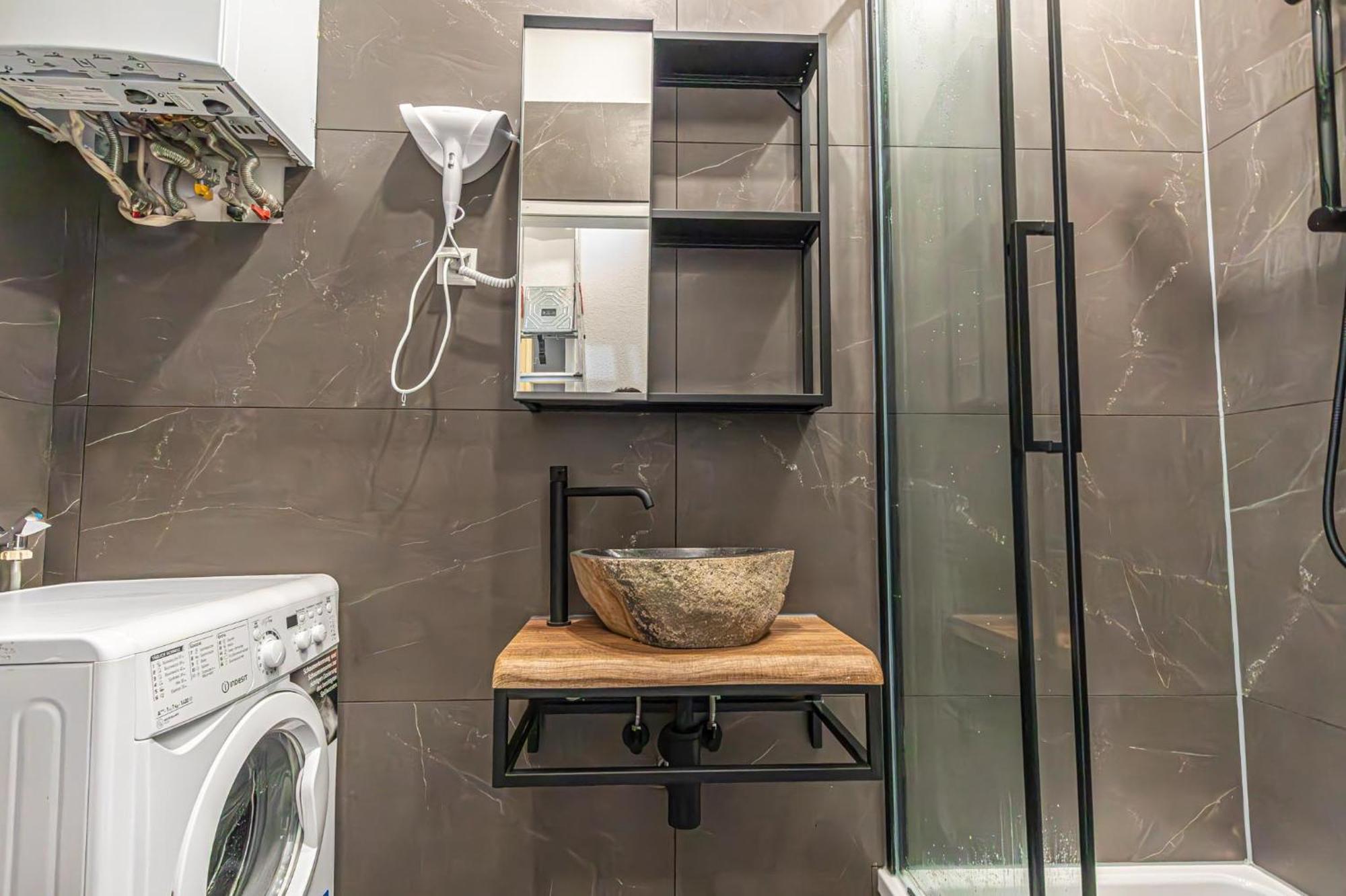 Charming 2br Aprtment Near Tourist Attractions *