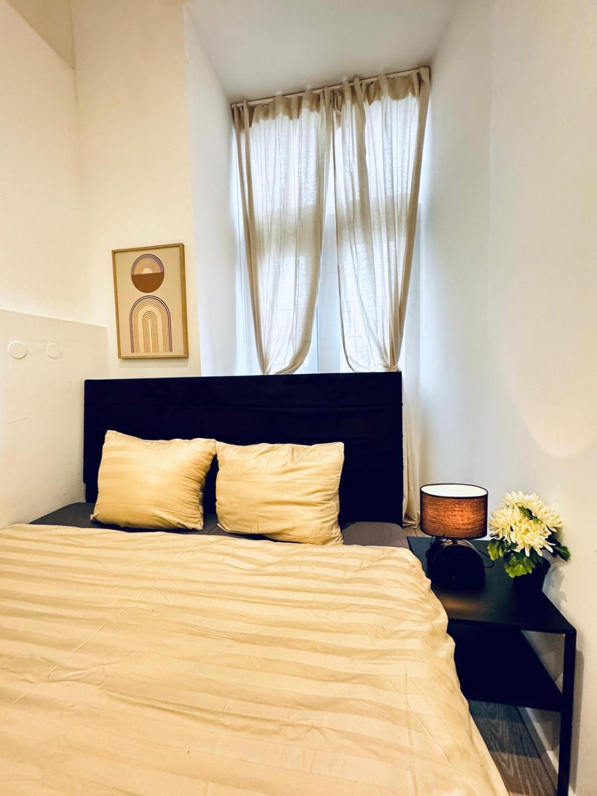 Elegant 5-br Ideal For Groups & Families Apartment