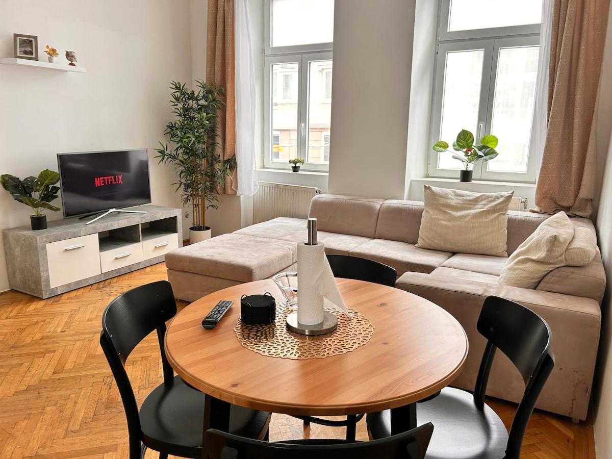 Spacious 4-room For 6 - Near Subway * Vienna
