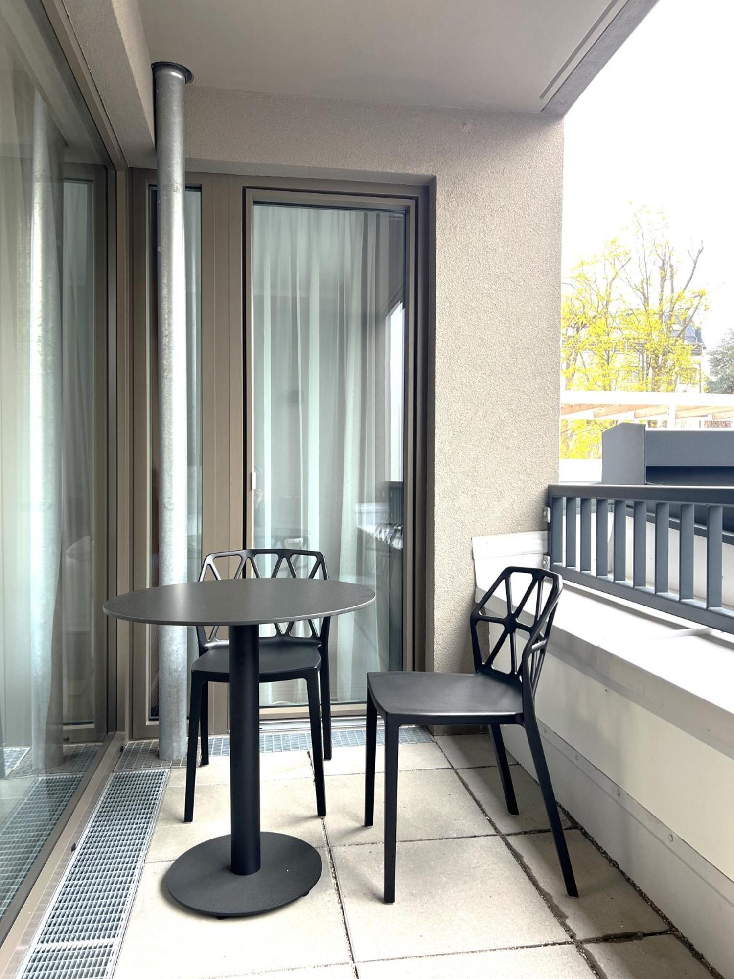 Free Parking - Pulse At U6-metro Apartment *